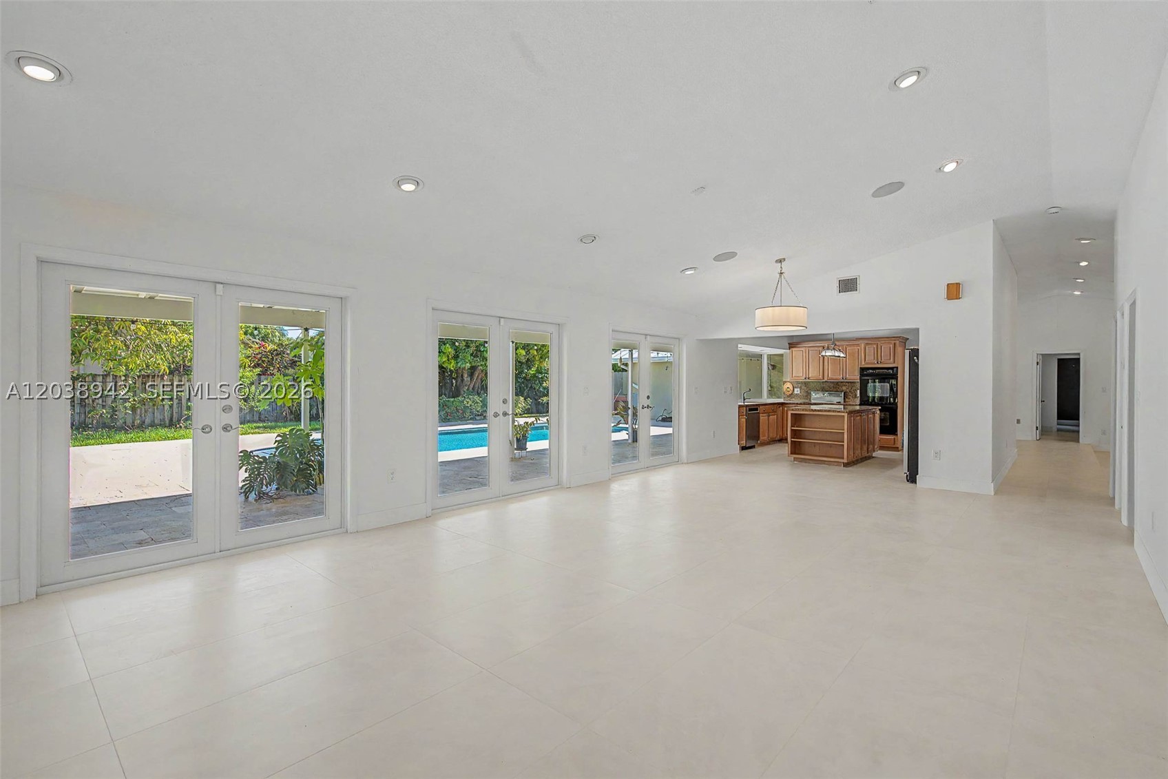 CLINTON GROVE ESTS - Residential