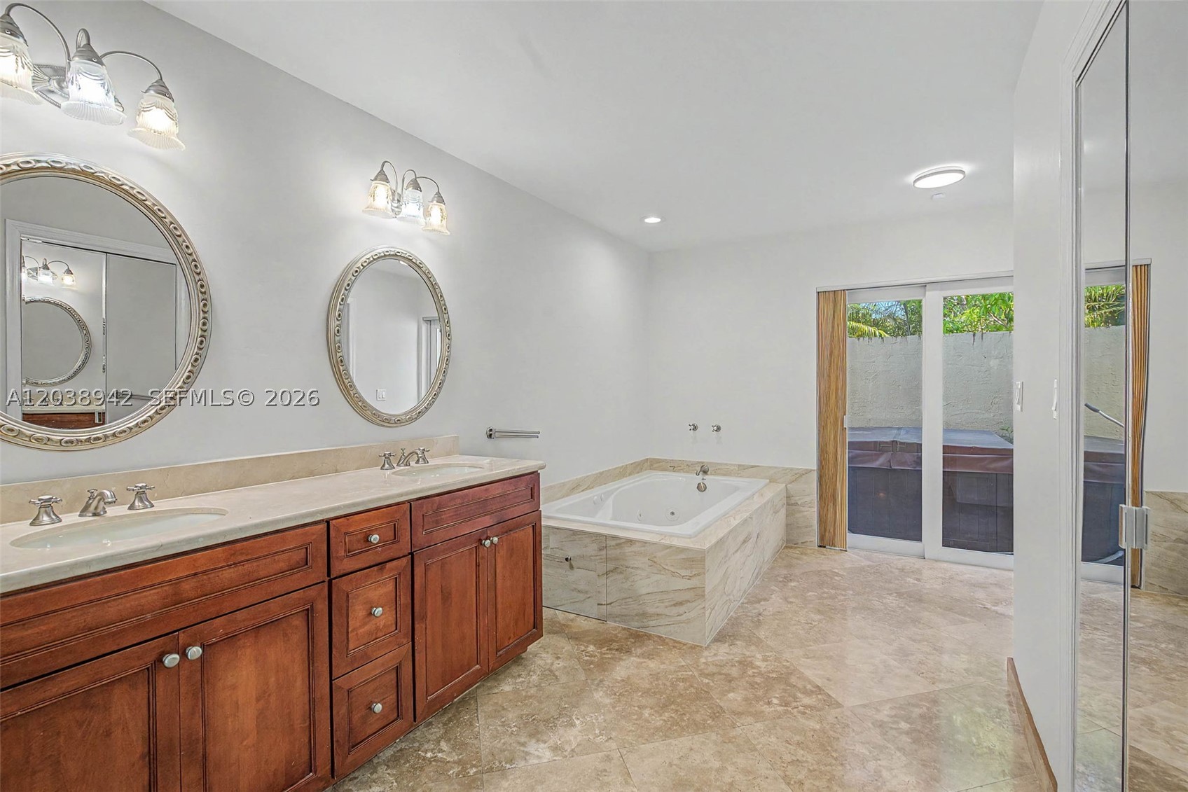 CLINTON GROVE ESTS - Residential