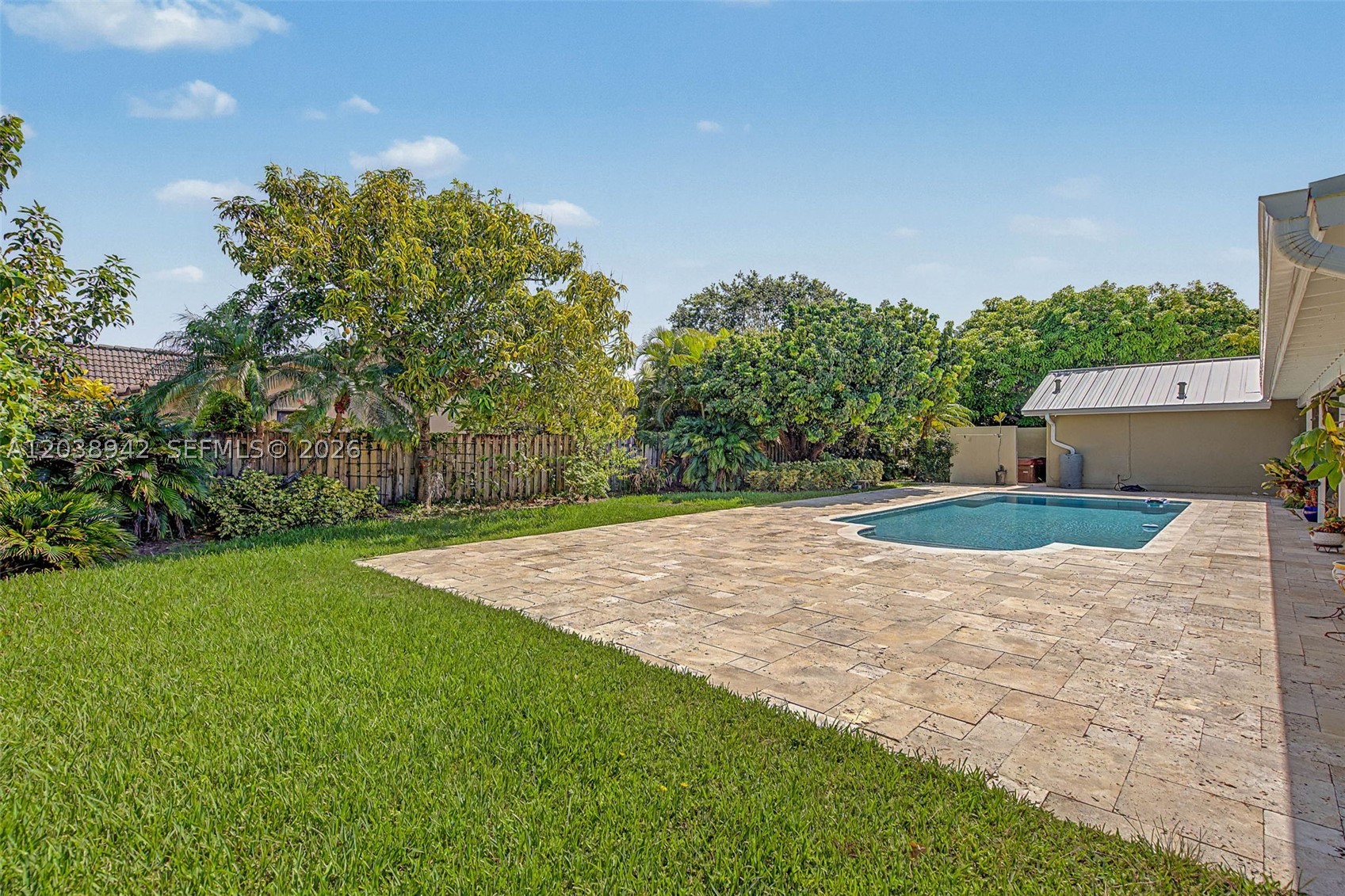 CLINTON GROVE ESTS - Residential