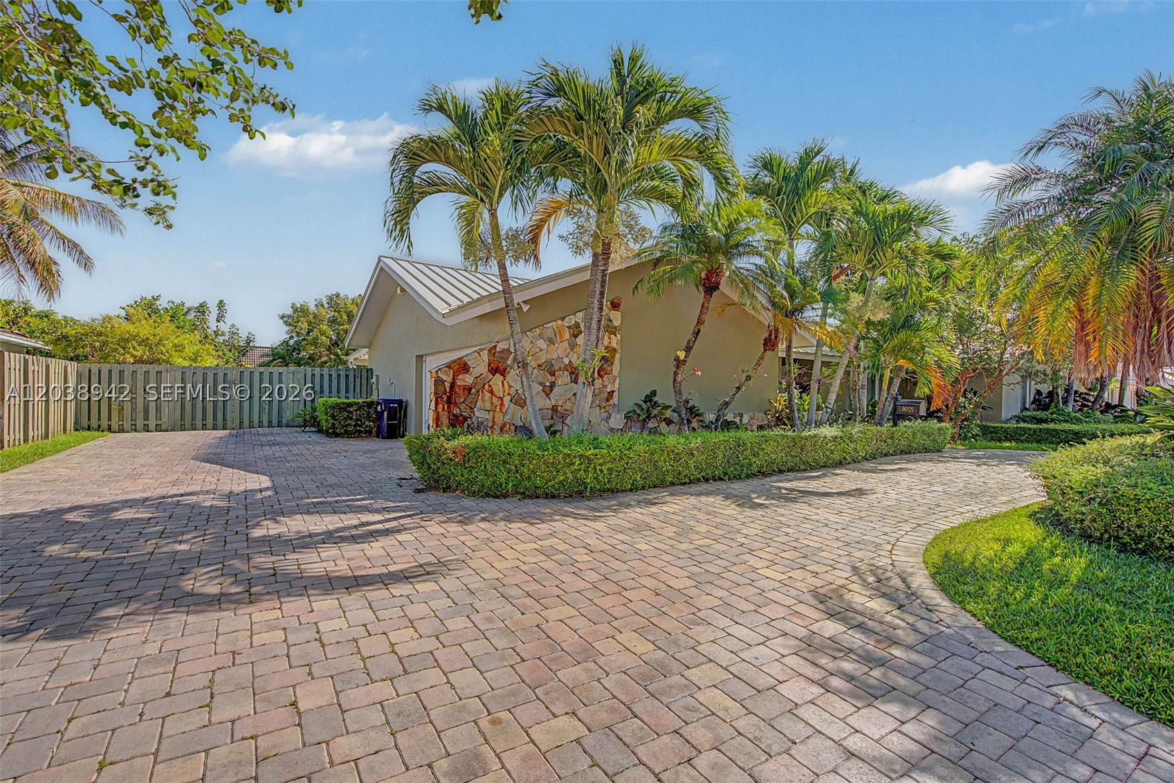 CLINTON GROVE ESTS - Residential