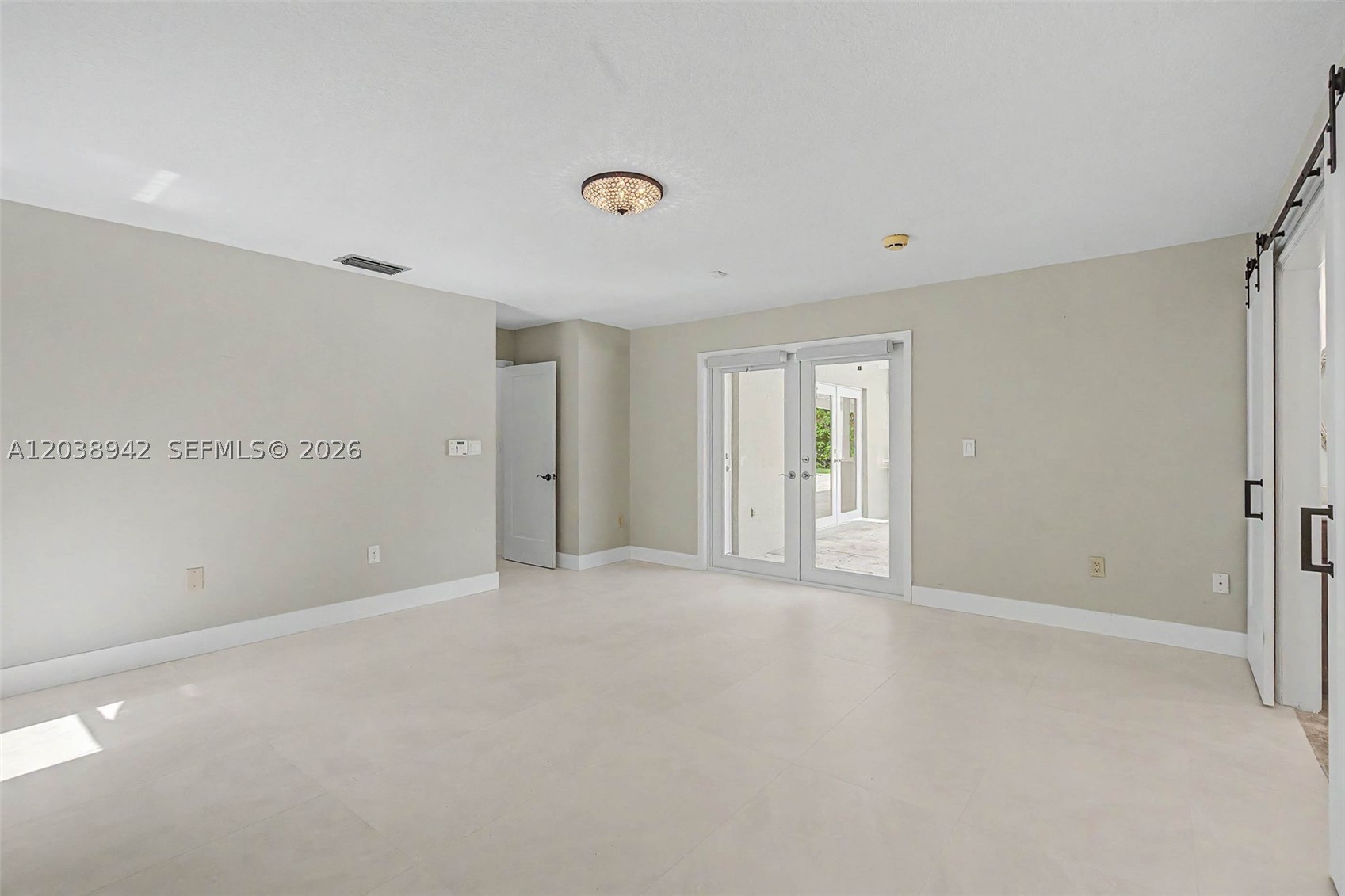 CLINTON GROVE ESTS - Residential