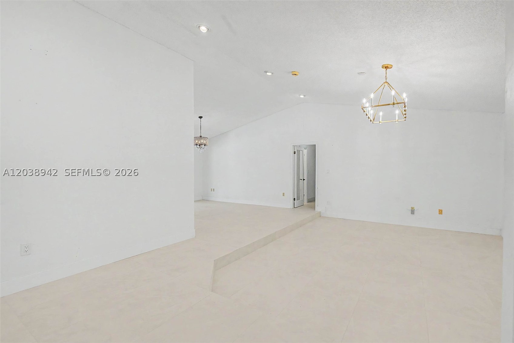 CLINTON GROVE ESTS - Residential