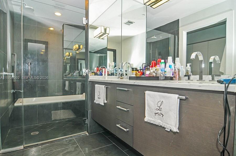 900 Biscayne - Residential Lease