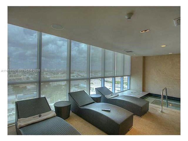 900 Biscayne - Residential Lease