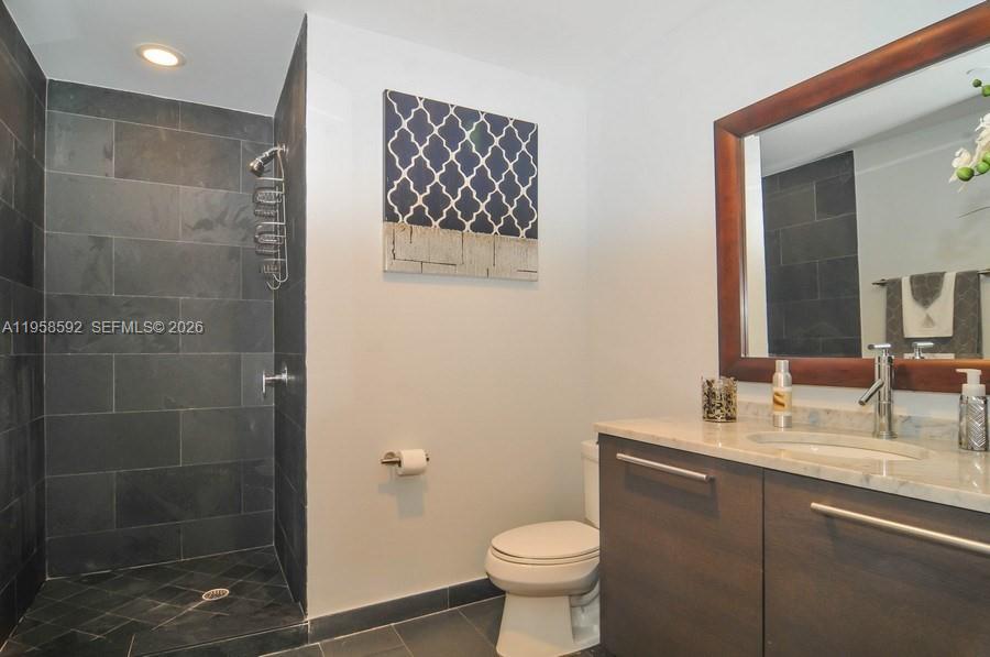 900 Biscayne - Residential Lease