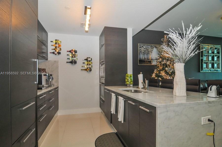 900 Biscayne - Residential Lease