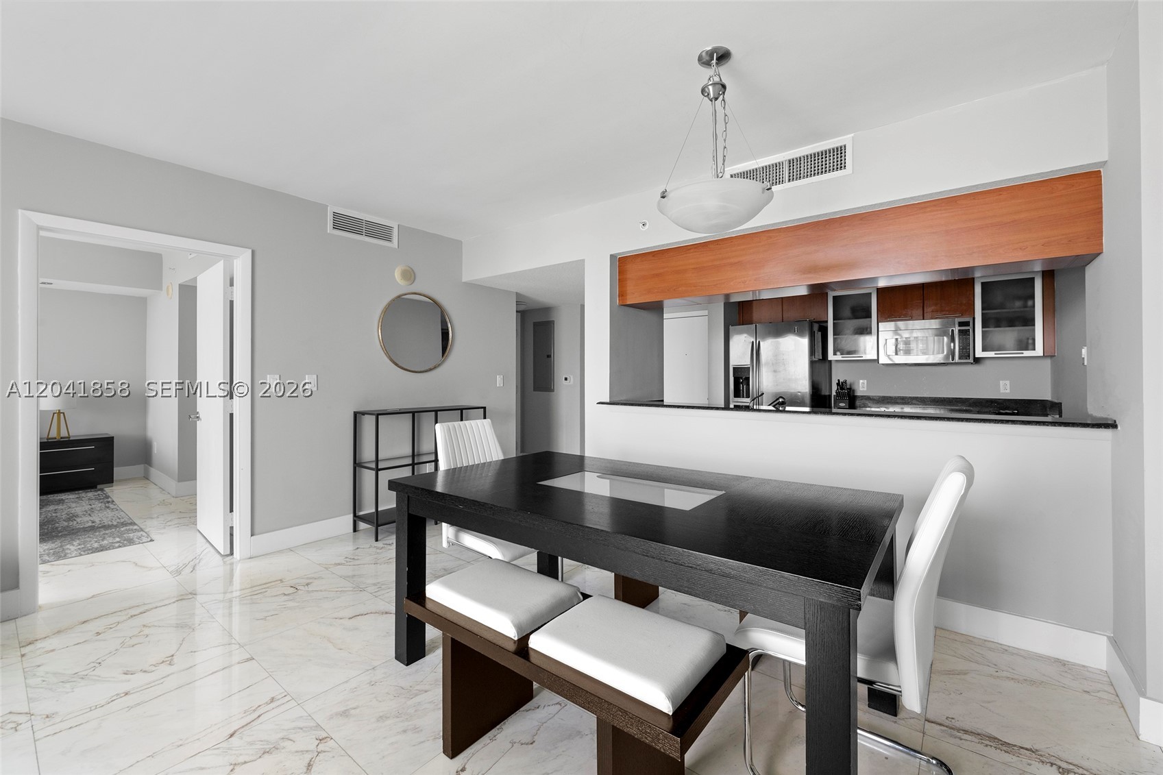 1800 CLUB CONDO - Residential Lease