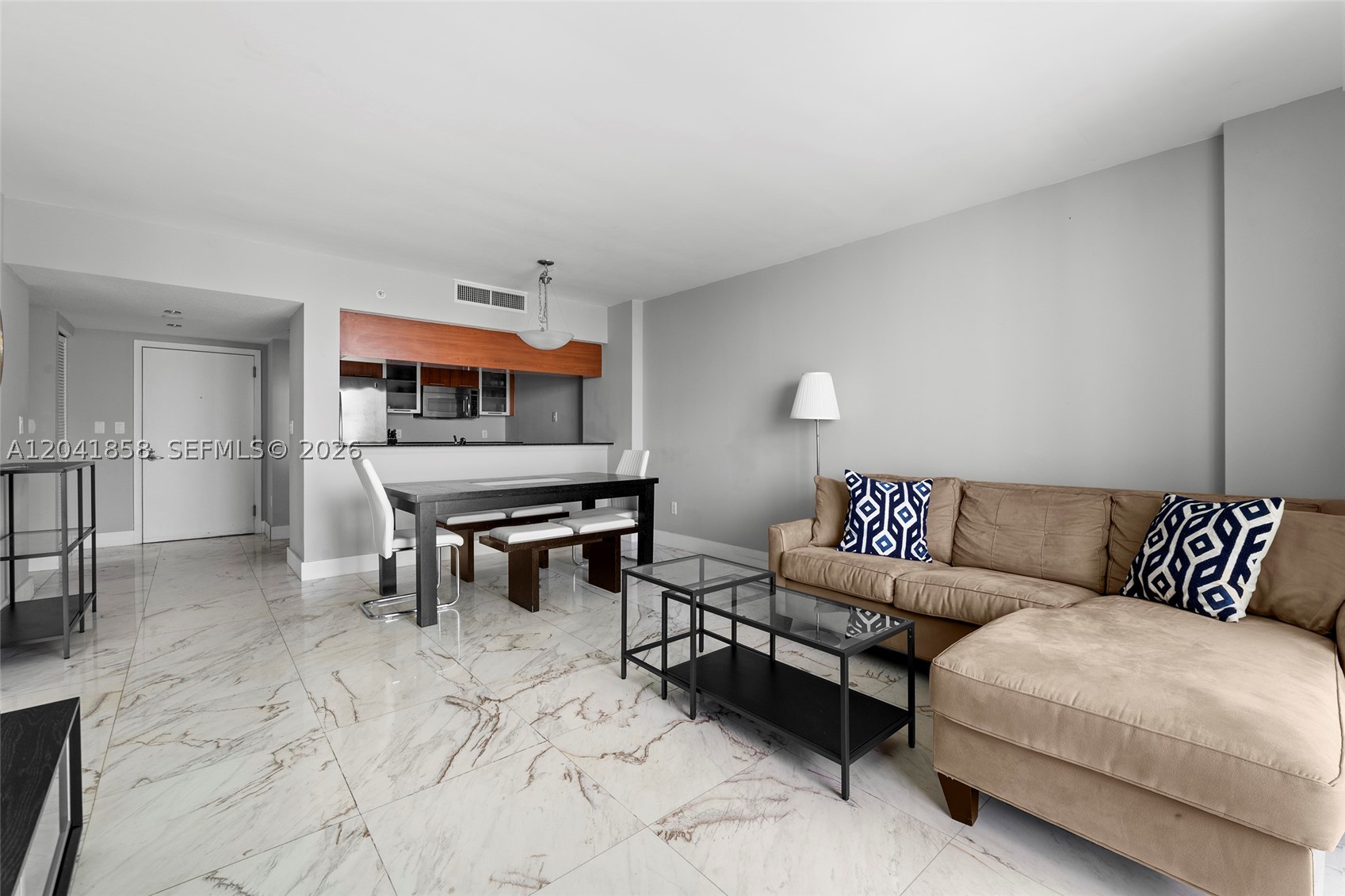 1800 CLUB CONDO - Residential Lease