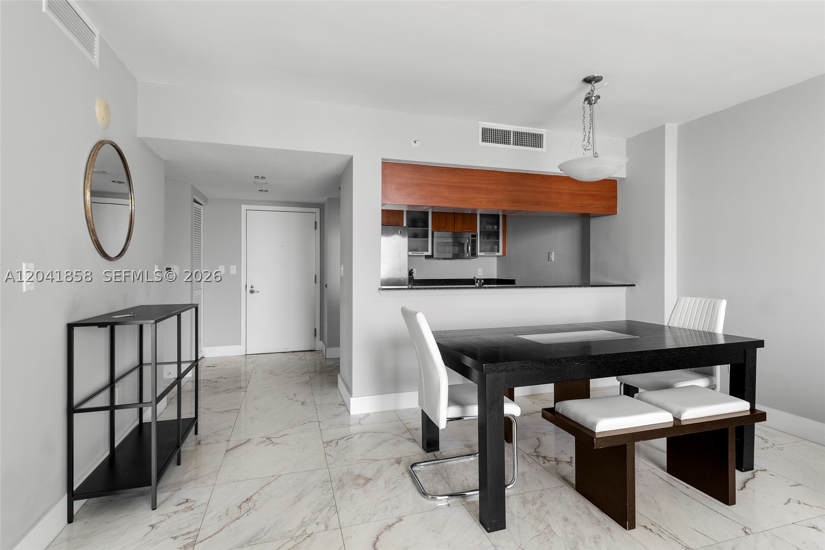 1800 CLUB CONDO - Residential Lease