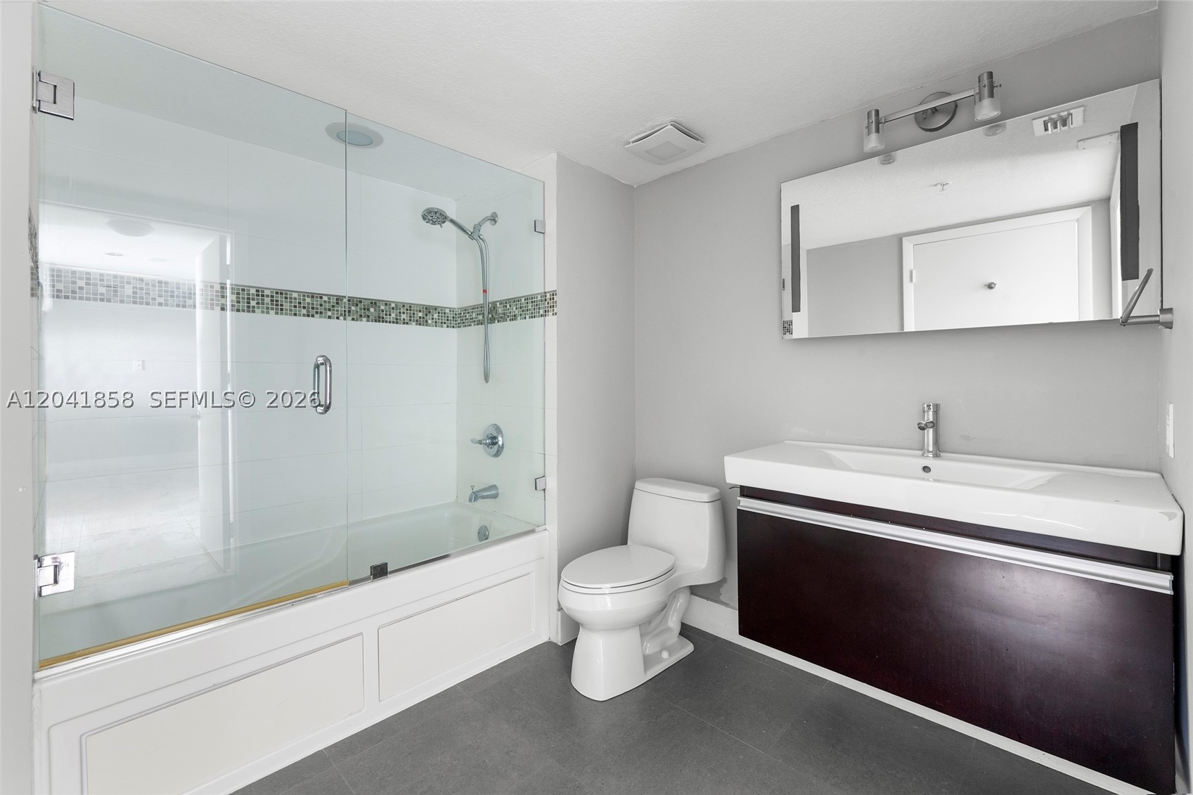 1800 CLUB CONDO - Residential Lease