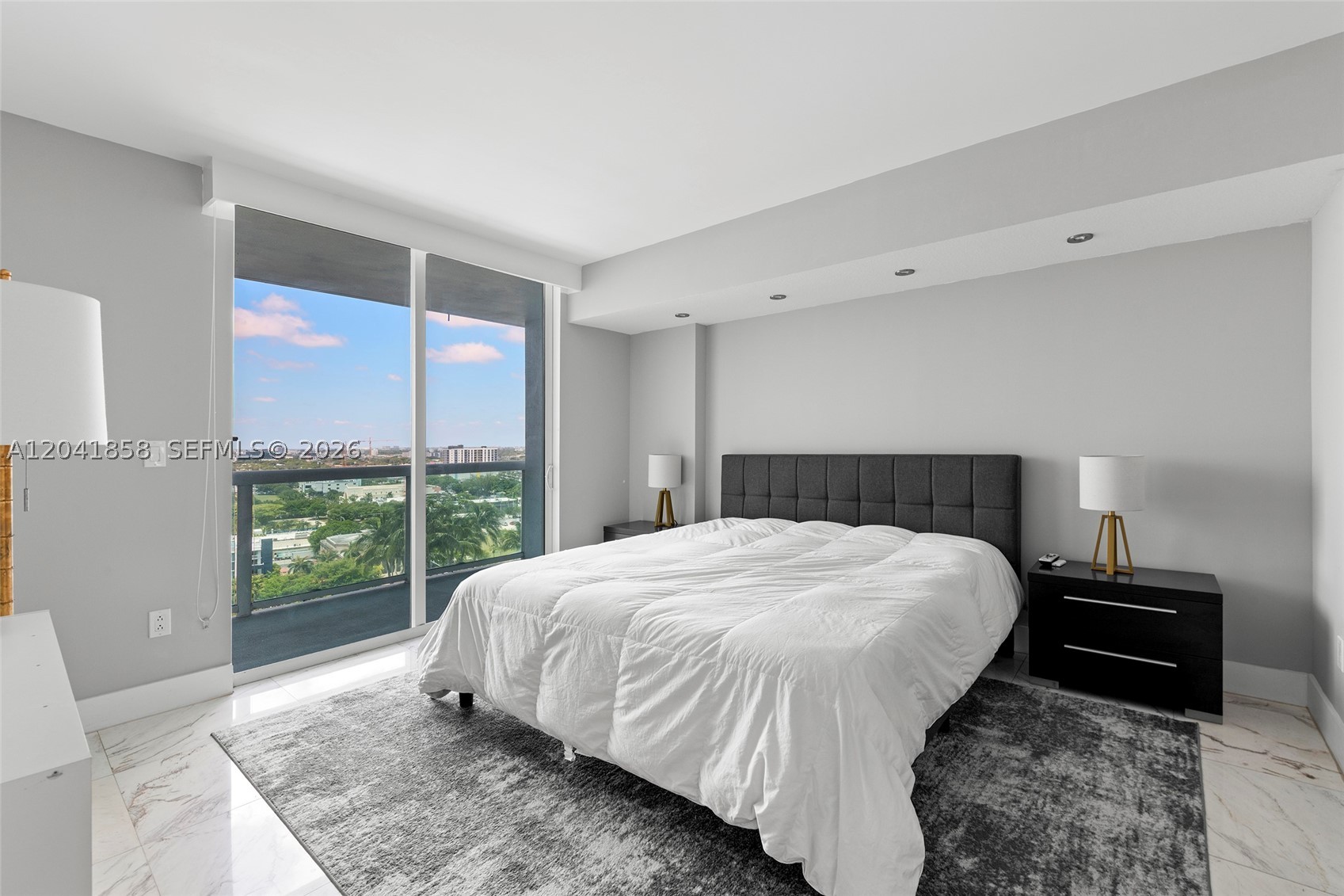 1800 CLUB CONDO - Residential Lease