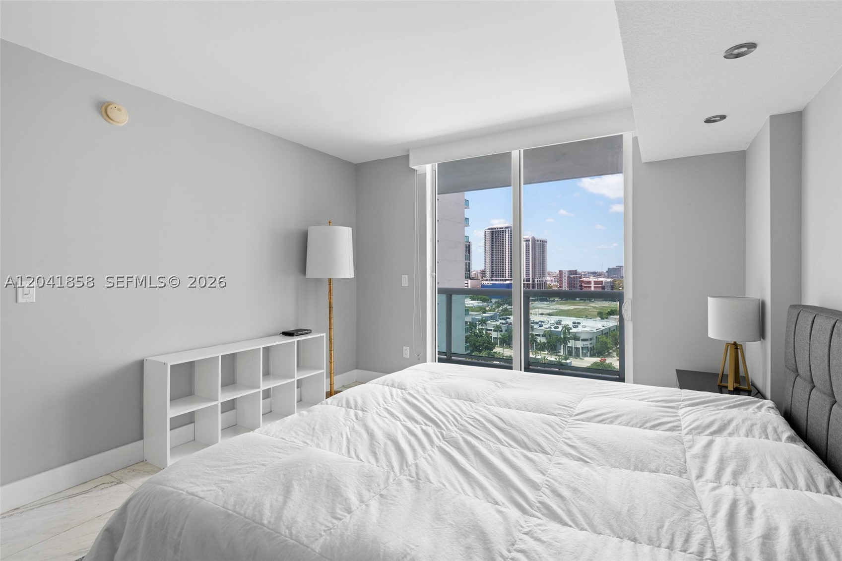 1800 CLUB CONDO - Residential Lease
