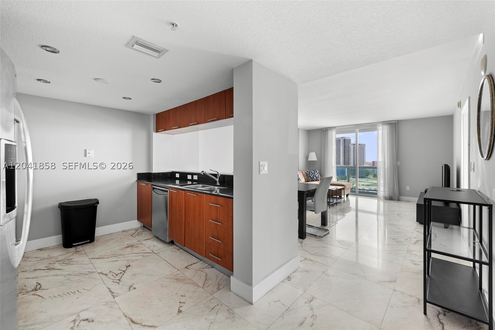 1800 CLUB CONDO - Residential Lease