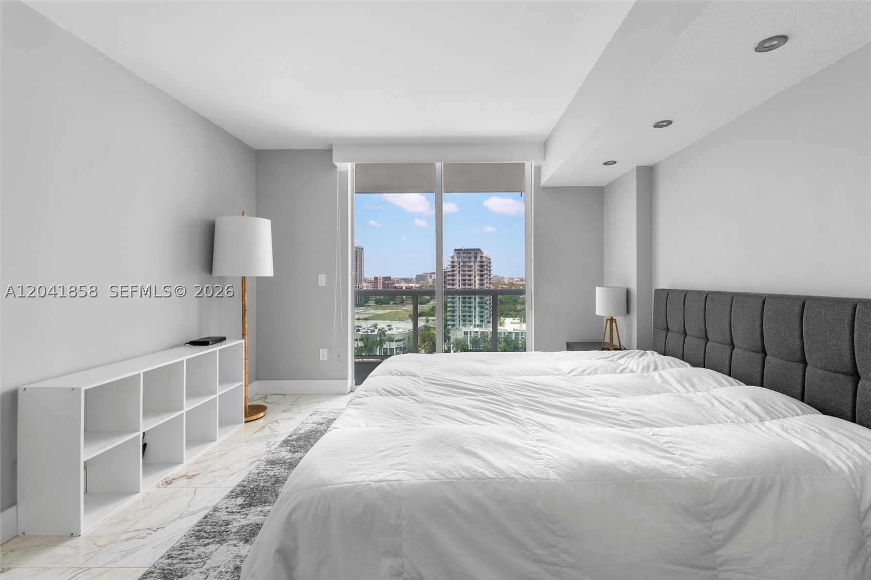 1800 CLUB CONDO - Residential Lease
