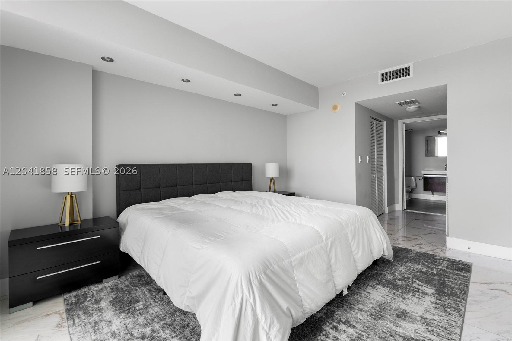 1800 CLUB CONDO - Residential Lease