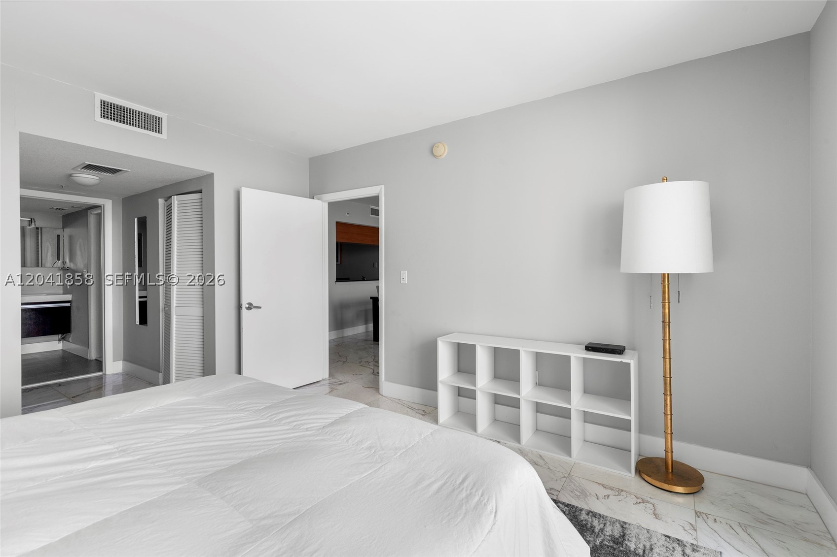 1800 CLUB CONDO - Residential Lease