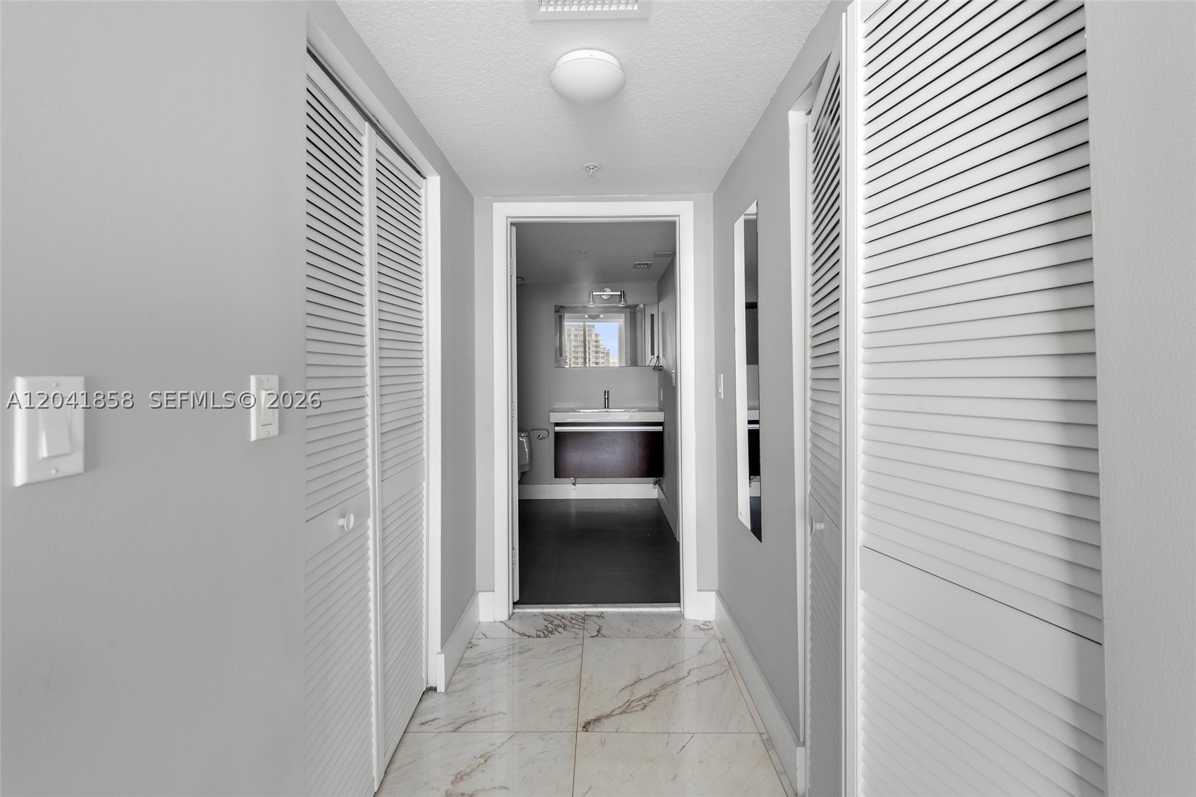 1800 CLUB CONDO - Residential Lease