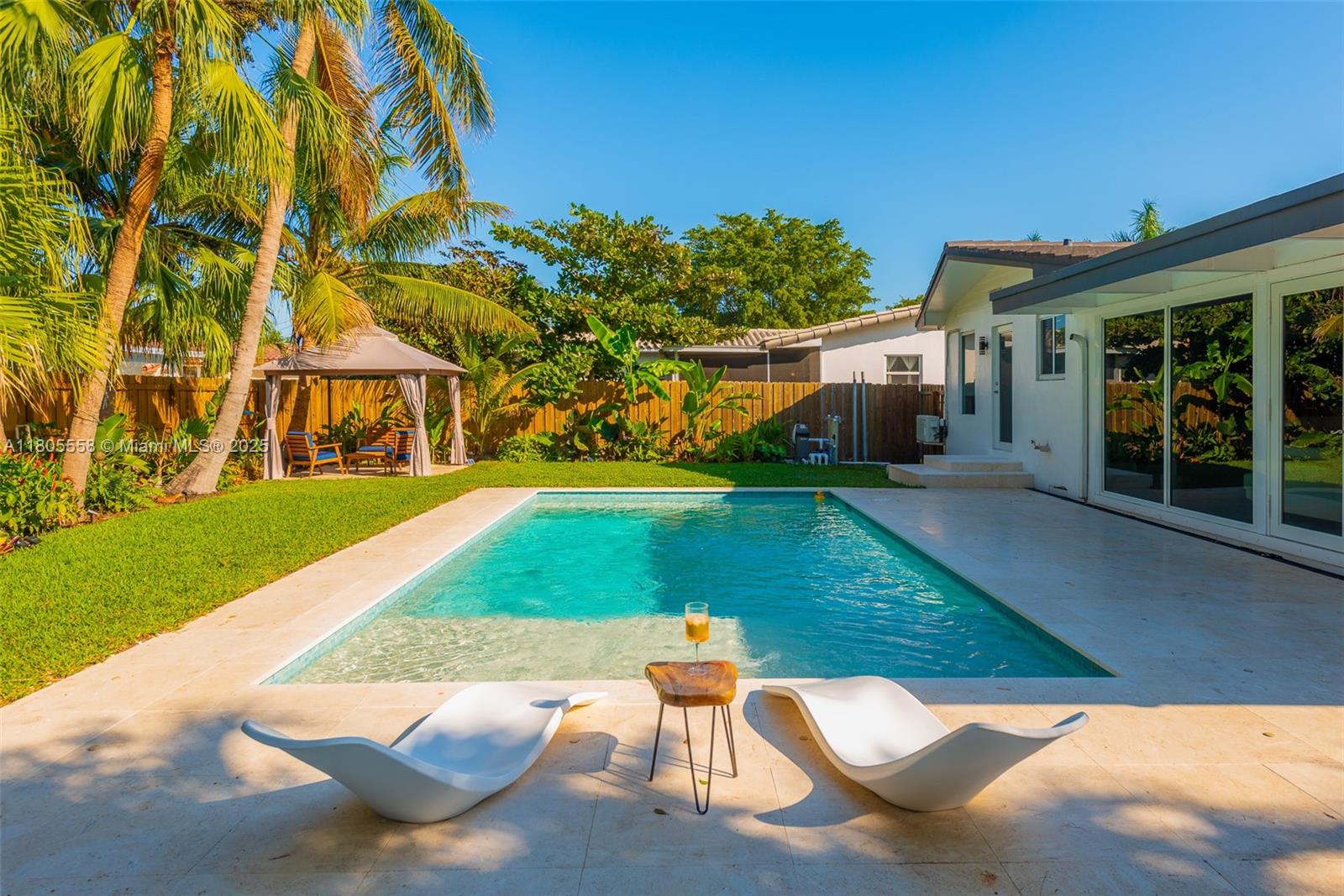 HOLLYWOOD LAKES SECTION - Residential