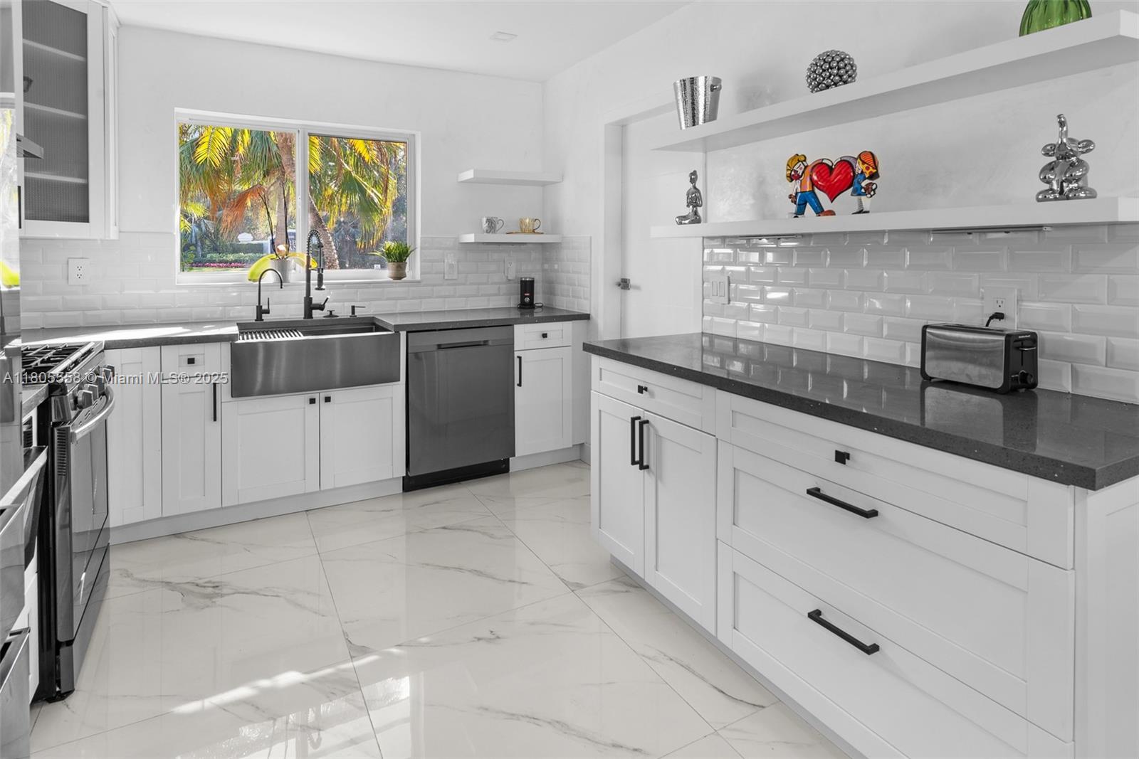 HOLLYWOOD LAKES SECTION - Residential