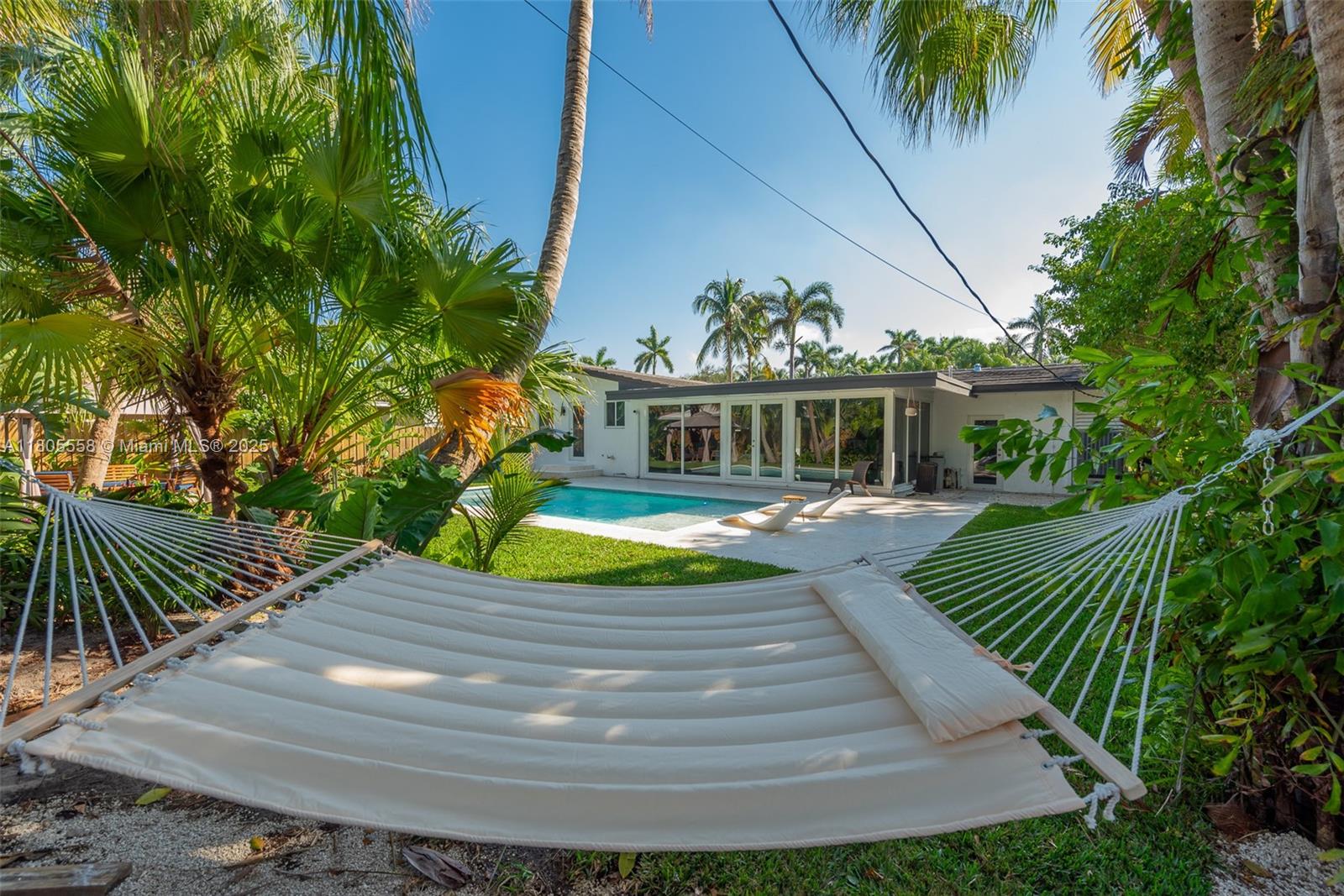 HOLLYWOOD LAKES SECTION - Residential