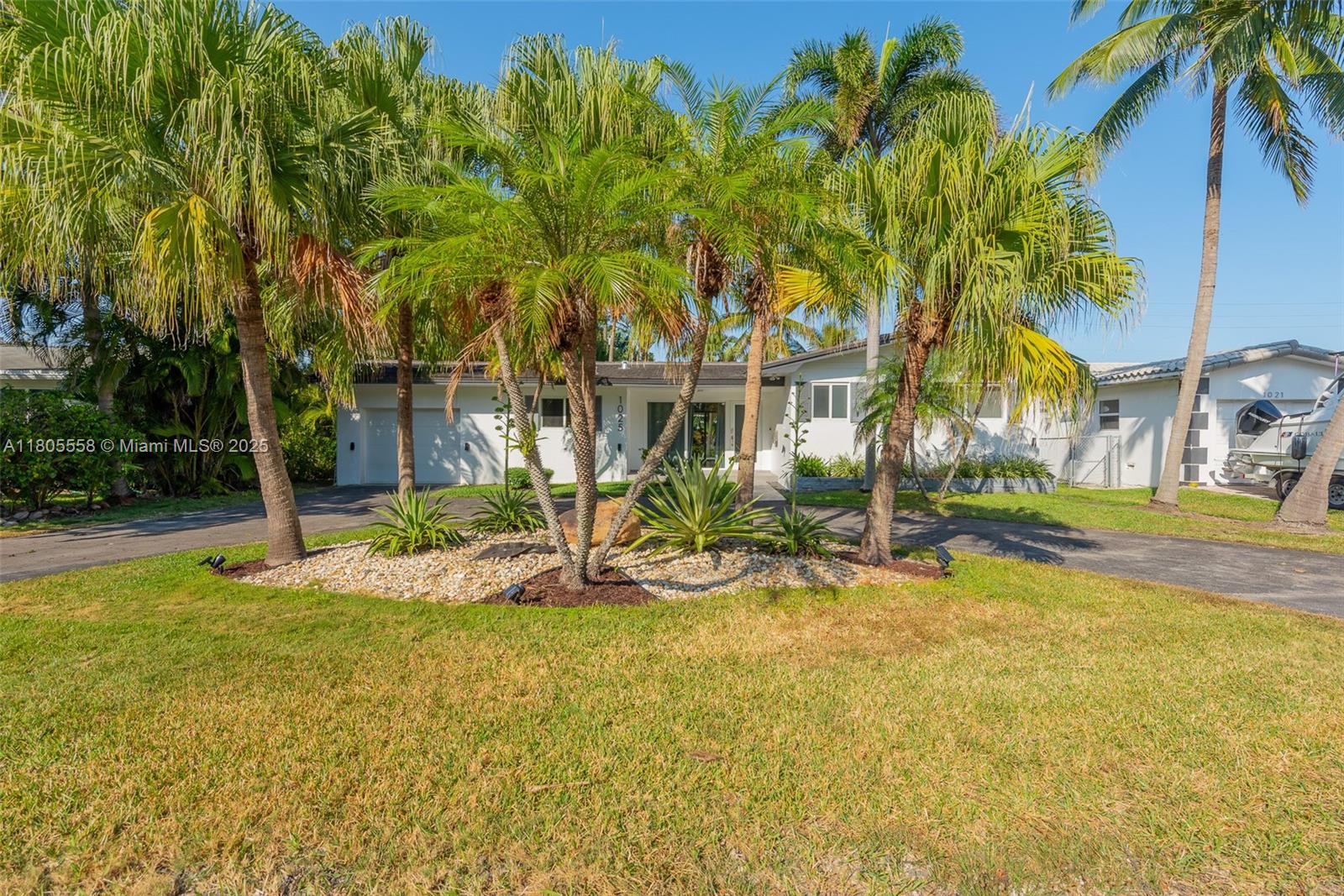 HOLLYWOOD LAKES SECTION - Residential