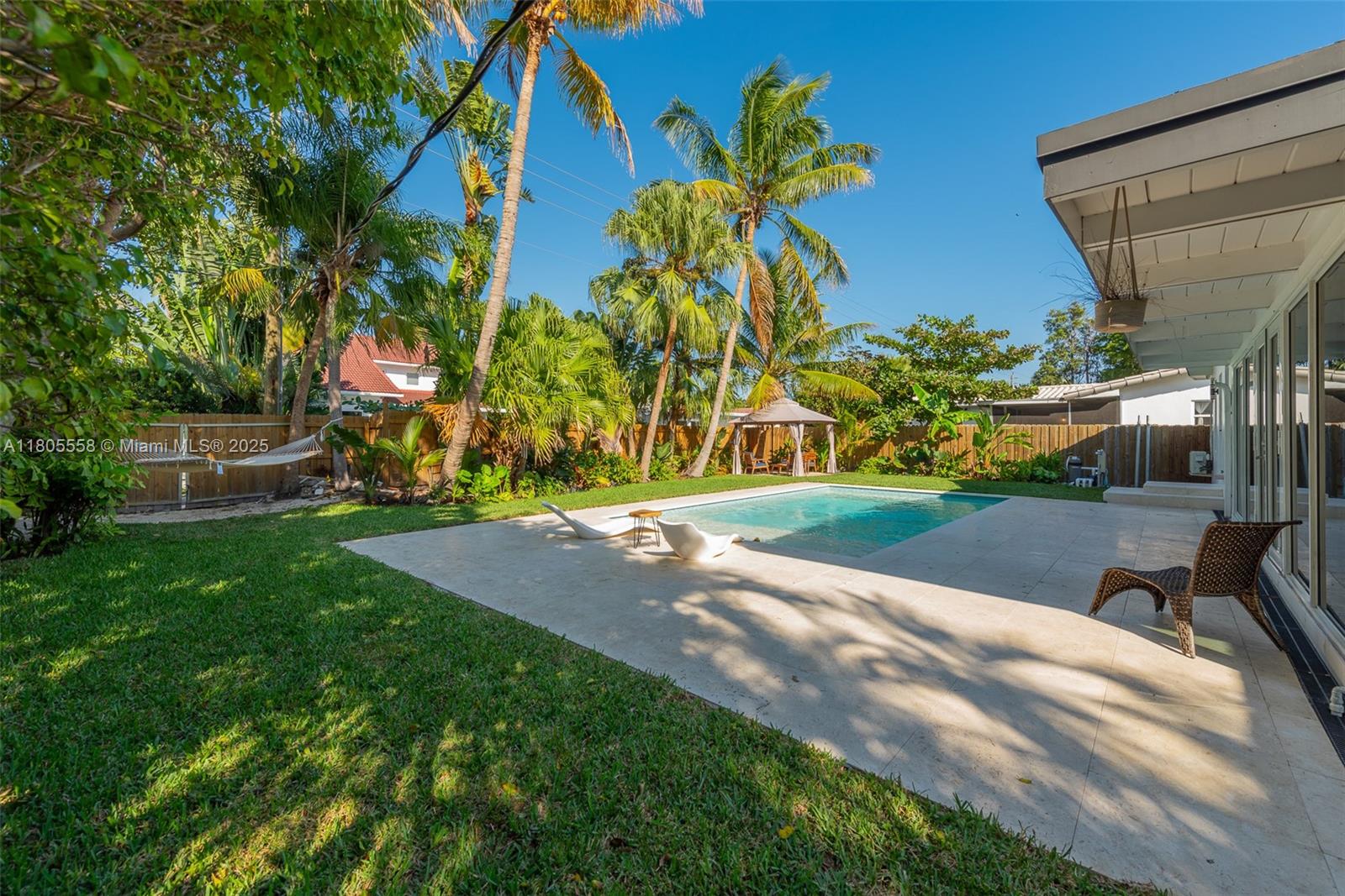 HOLLYWOOD LAKES SECTION - Residential