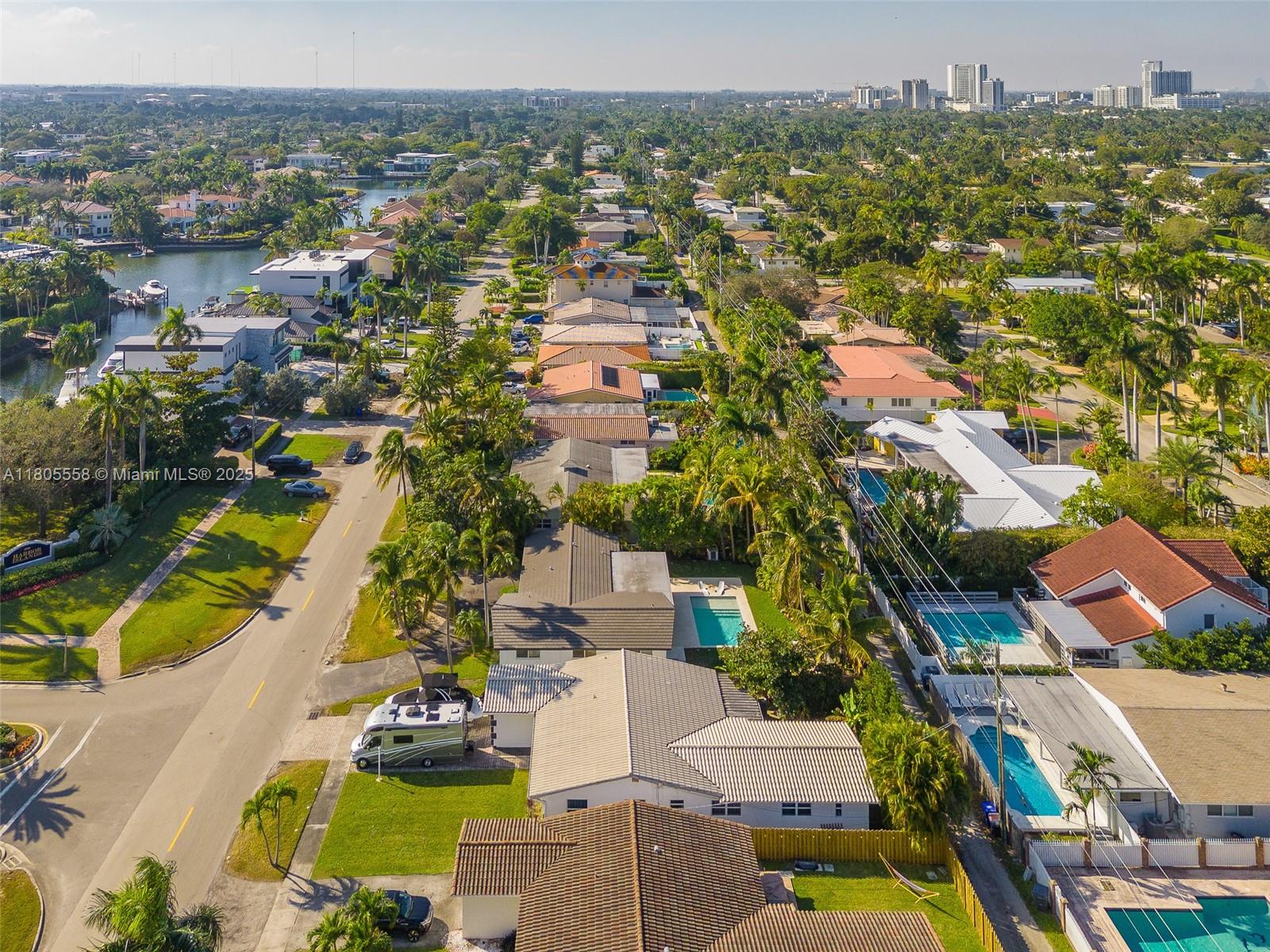 HOLLYWOOD LAKES SECTION - Residential