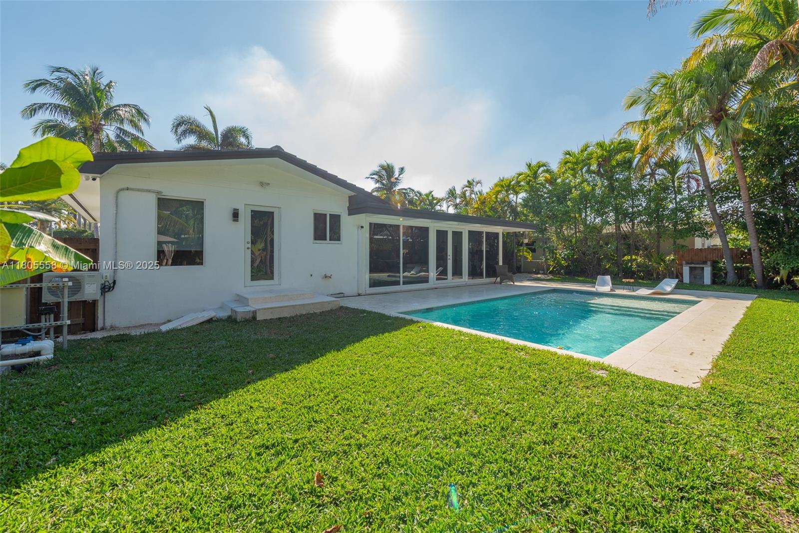 HOLLYWOOD LAKES SECTION - Residential