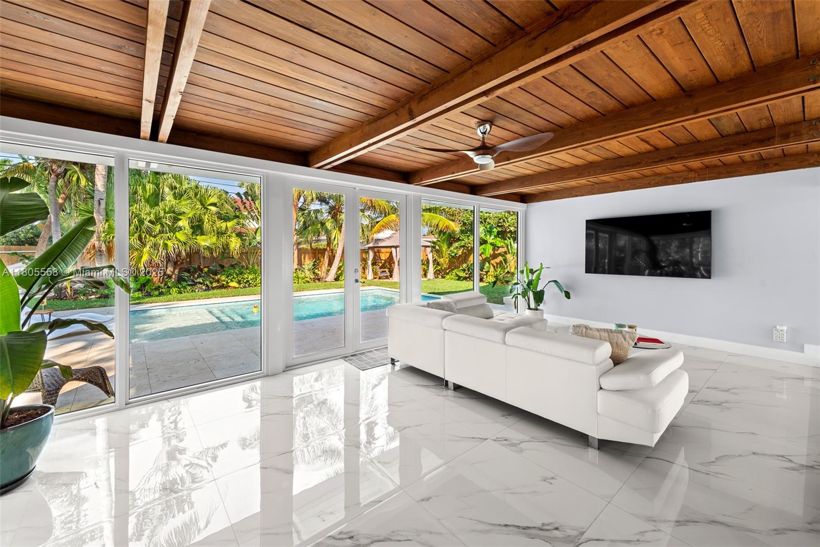 HOLLYWOOD LAKES SECTION - Residential