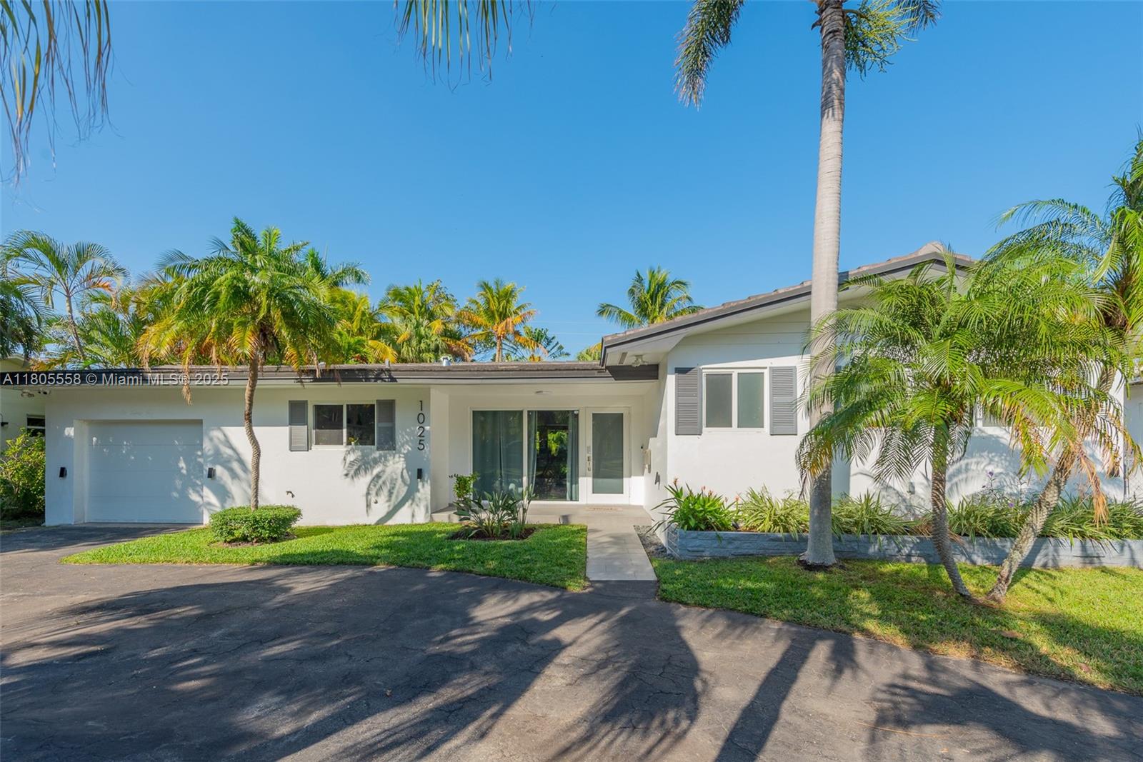 HOLLYWOOD LAKES SECTION - Residential