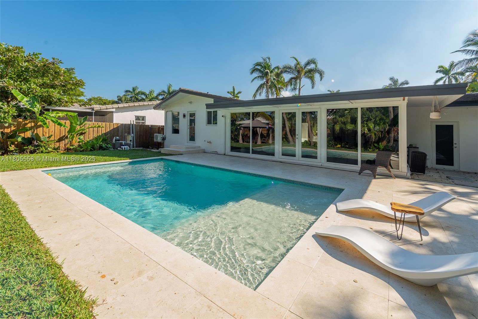 HOLLYWOOD LAKES SECTION - Residential