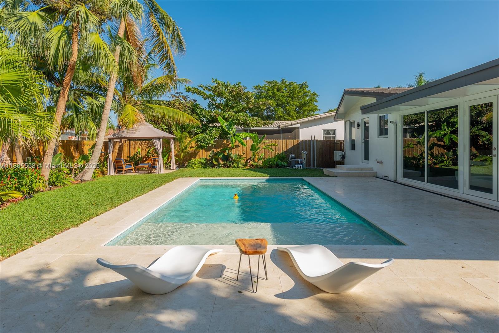 HOLLYWOOD LAKES SECTION - Residential