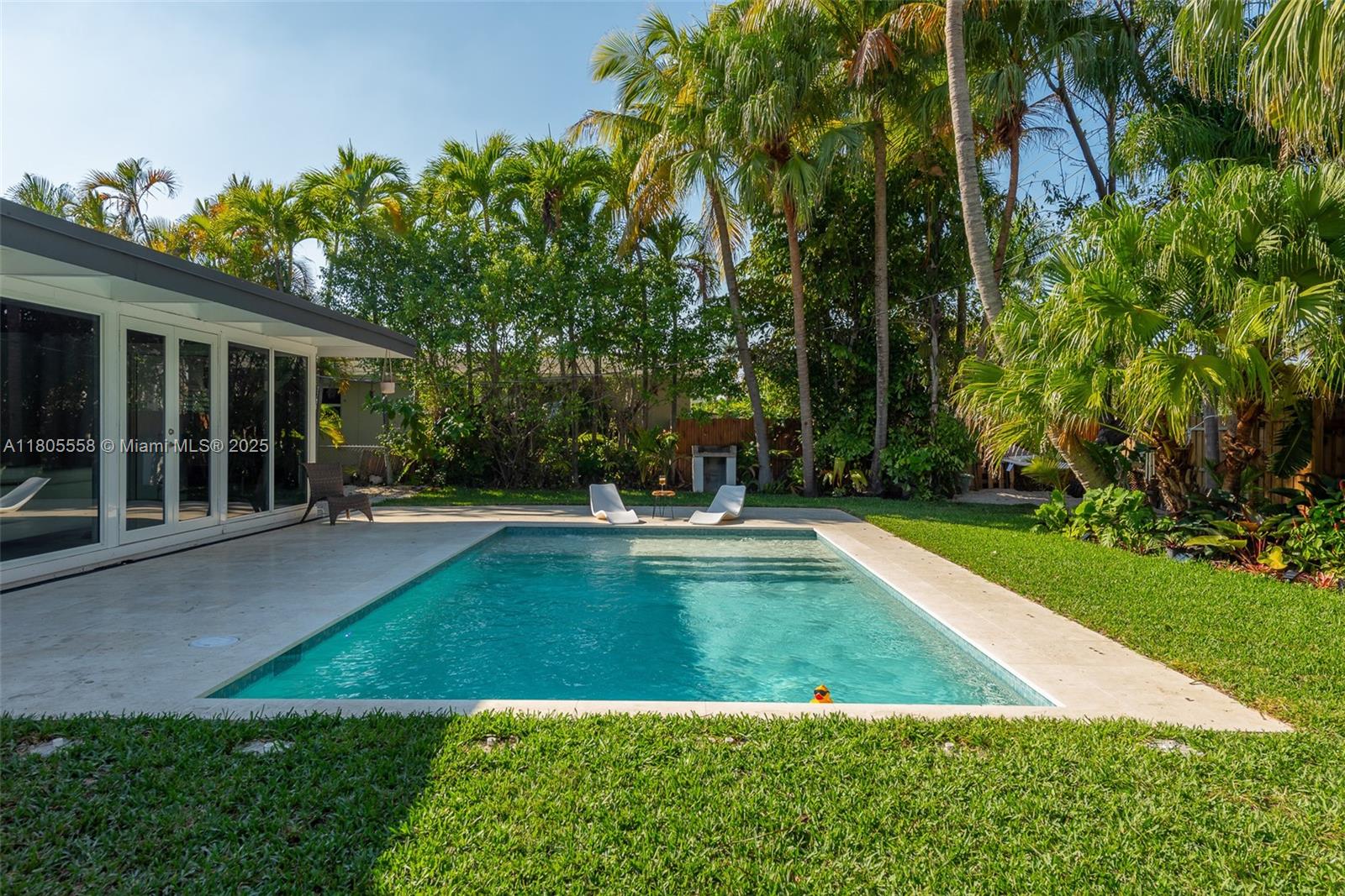 HOLLYWOOD LAKES SECTION - Residential