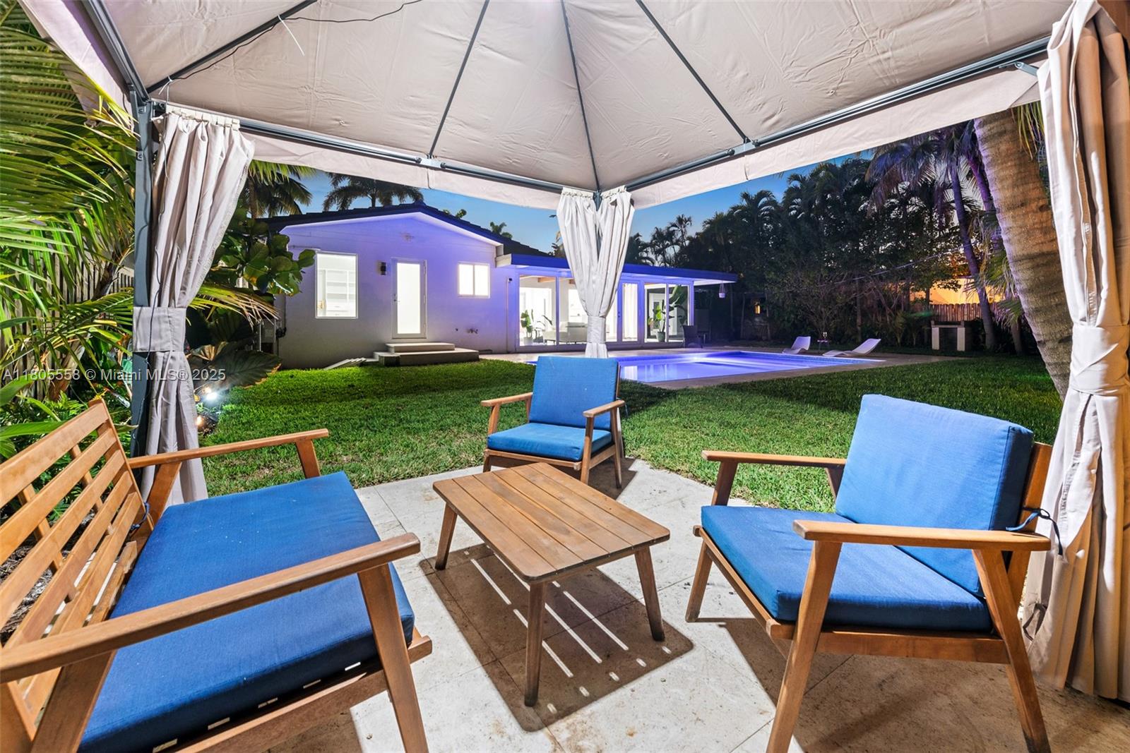 HOLLYWOOD LAKES SECTION - Residential