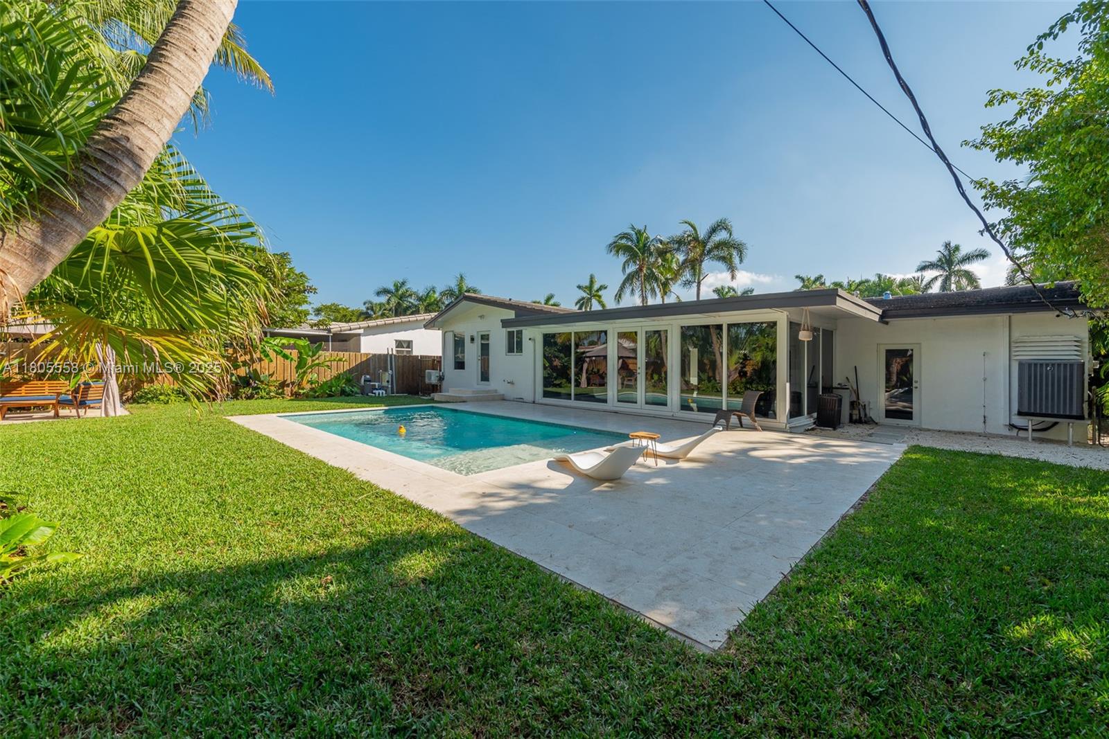 HOLLYWOOD LAKES SECTION - Residential