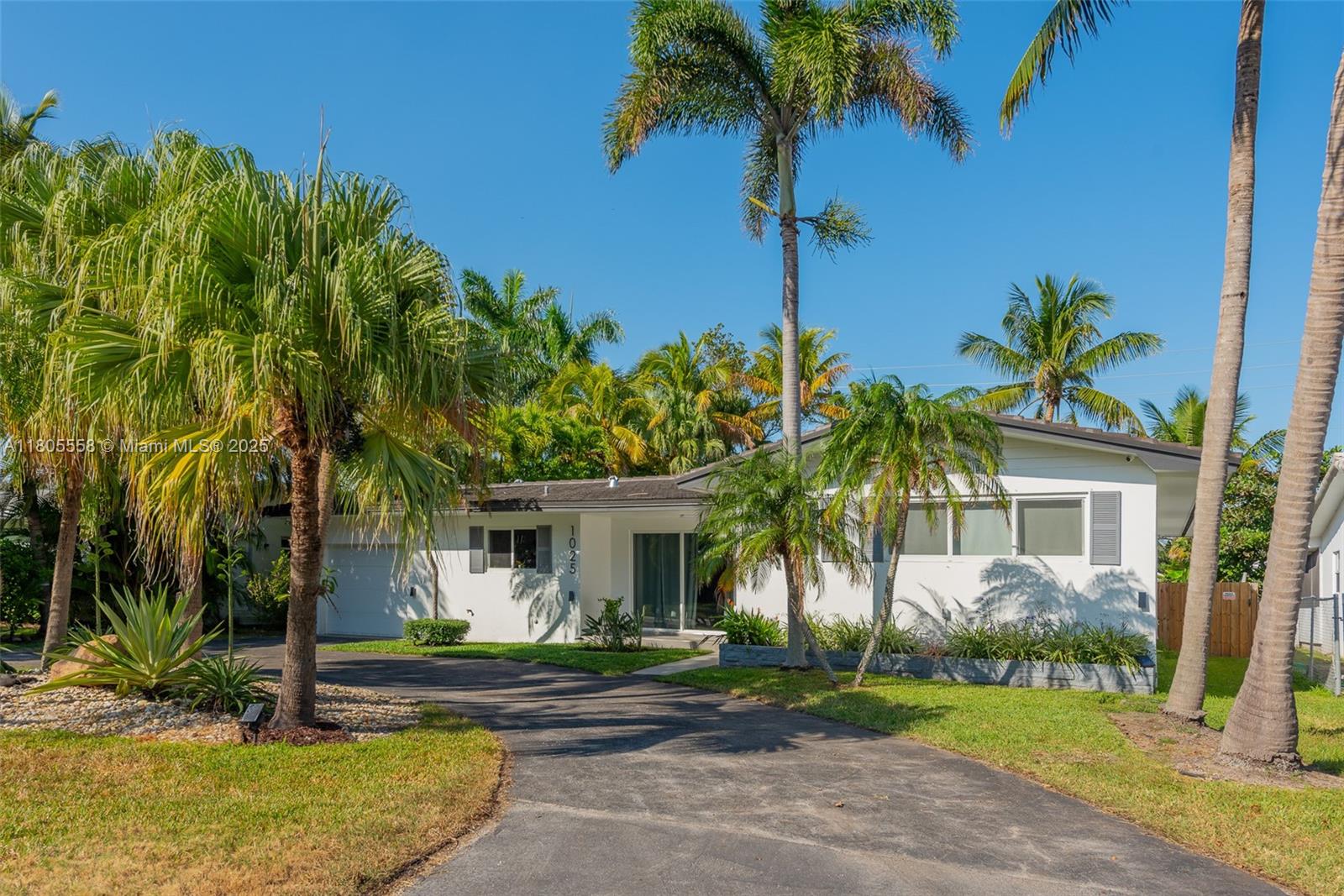 HOLLYWOOD LAKES SECTION - Residential