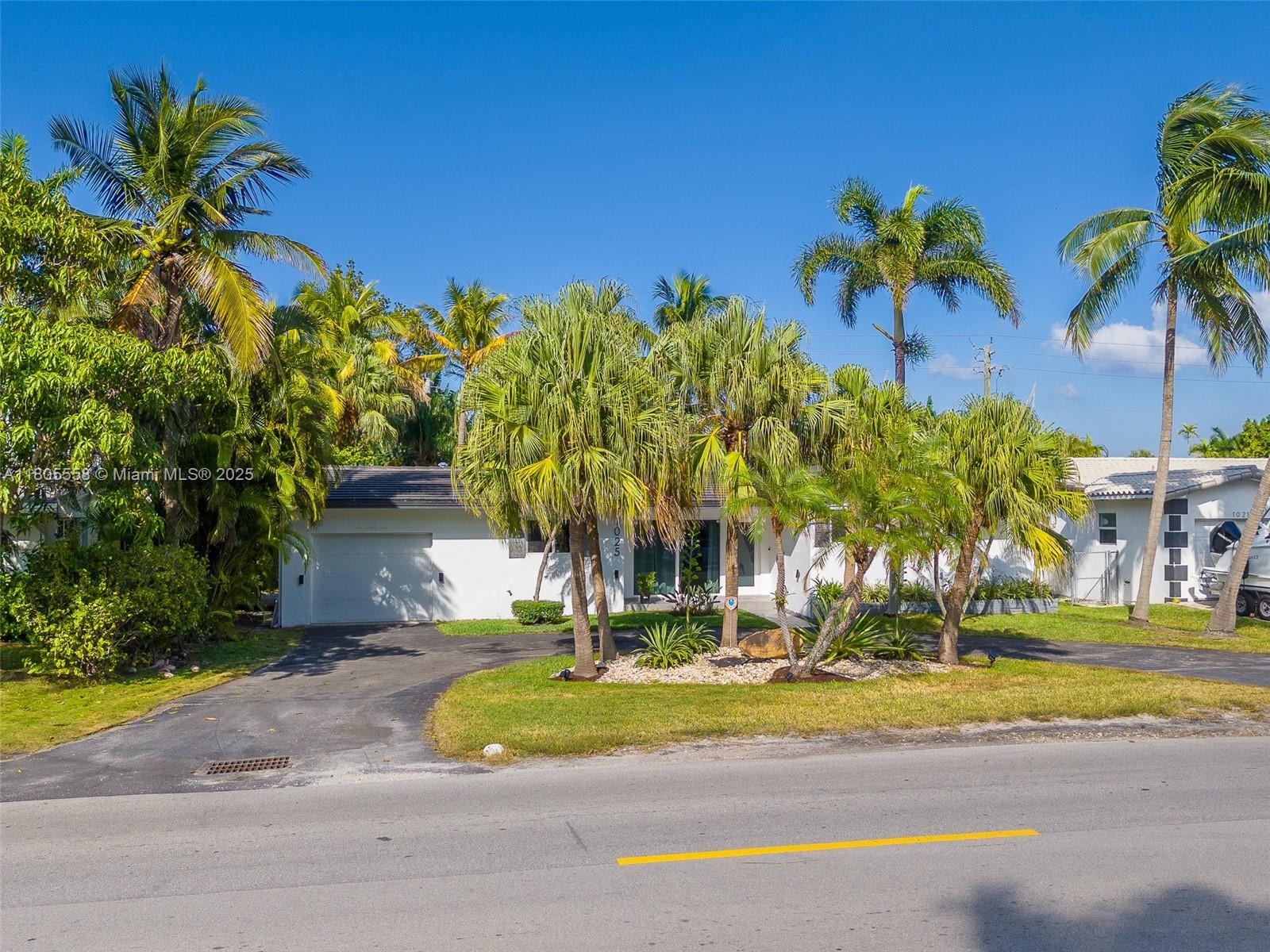 HOLLYWOOD LAKES SECTION - Residential
