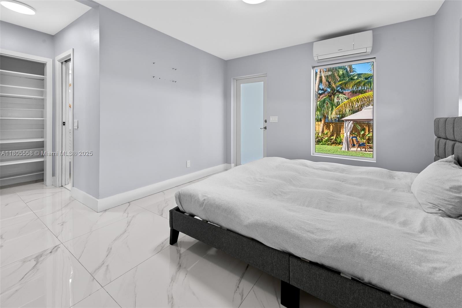 HOLLYWOOD LAKES SECTION - Residential