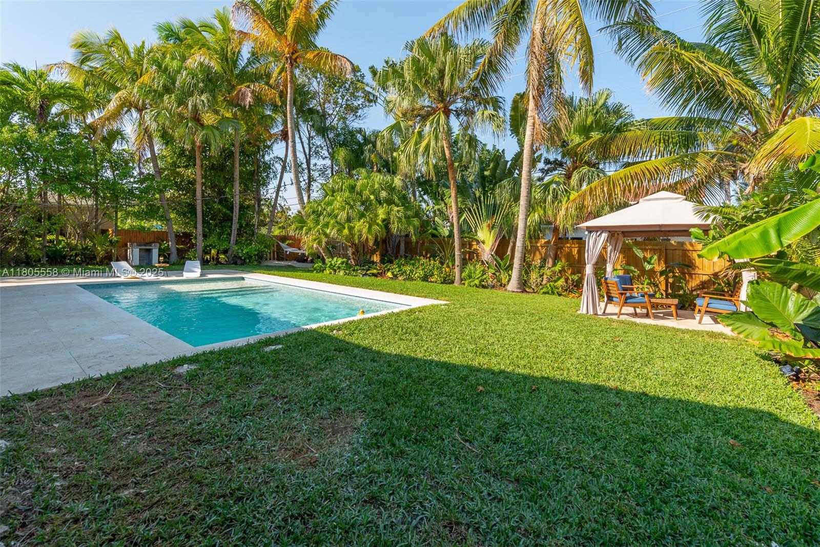 HOLLYWOOD LAKES SECTION - Residential
