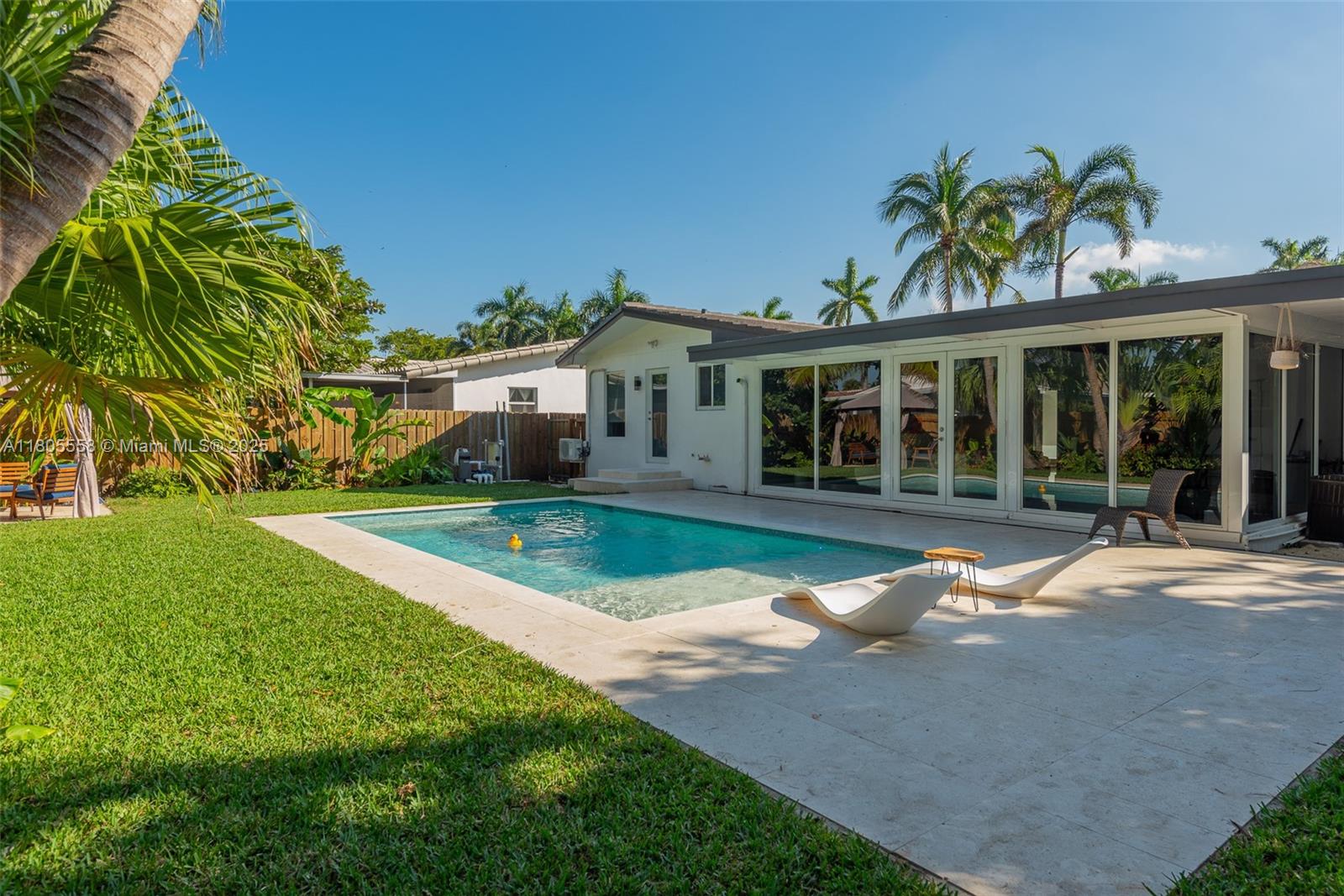 HOLLYWOOD LAKES SECTION - Residential