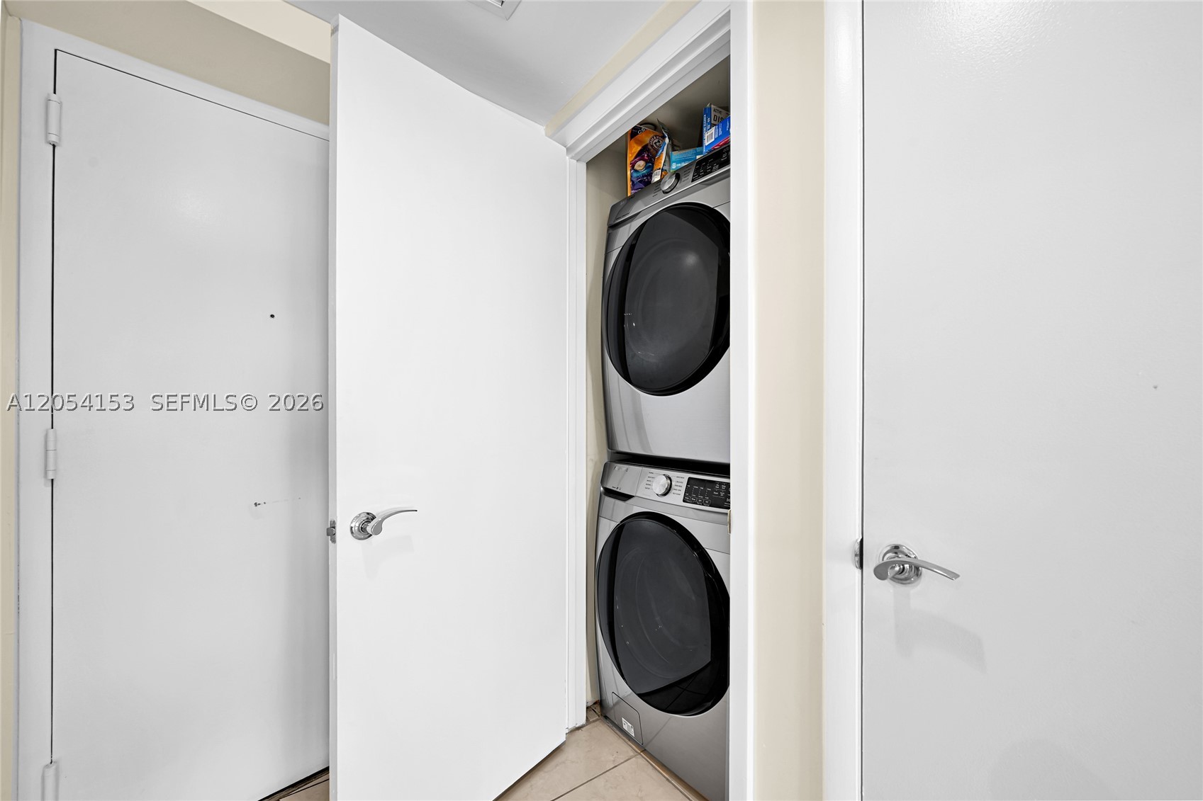 BEACH CLUB CONDO - Residential Lease
