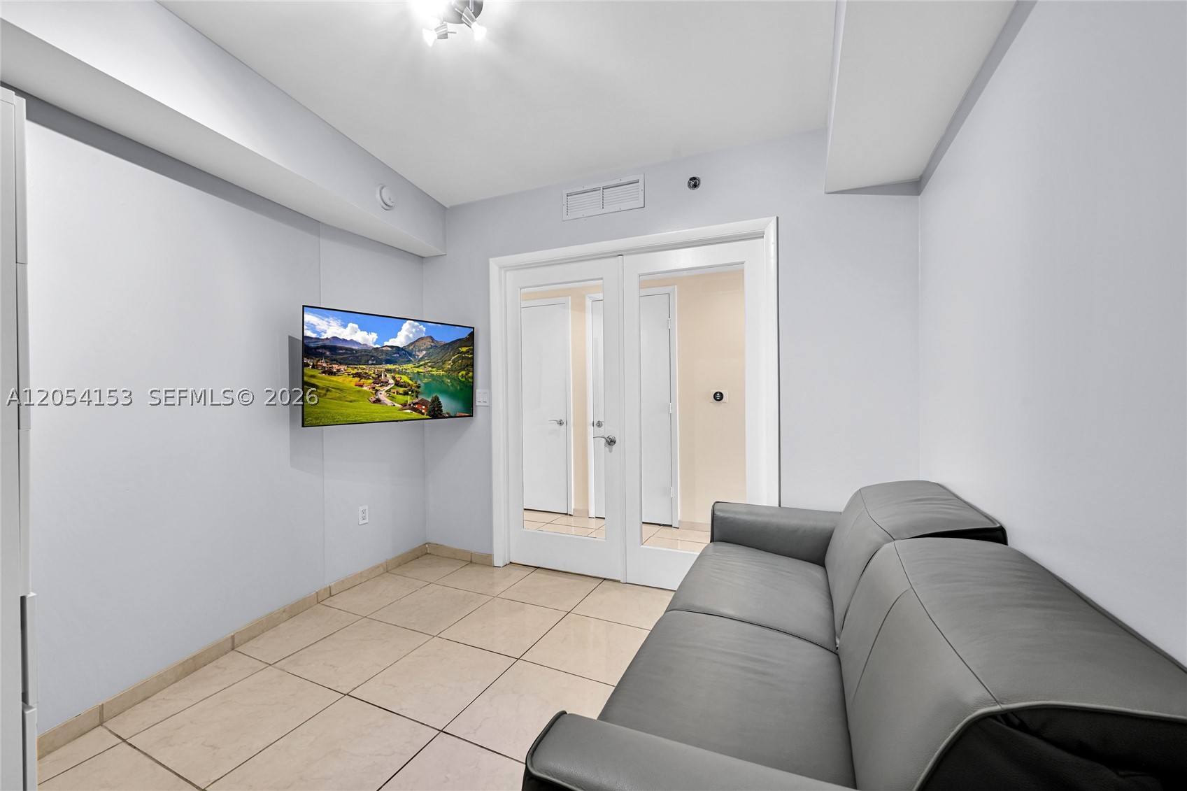 BEACH CLUB CONDO - Residential Lease