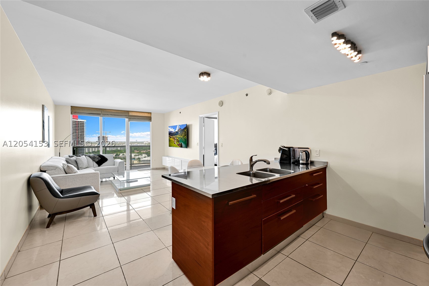 BEACH CLUB CONDO - Residential Lease