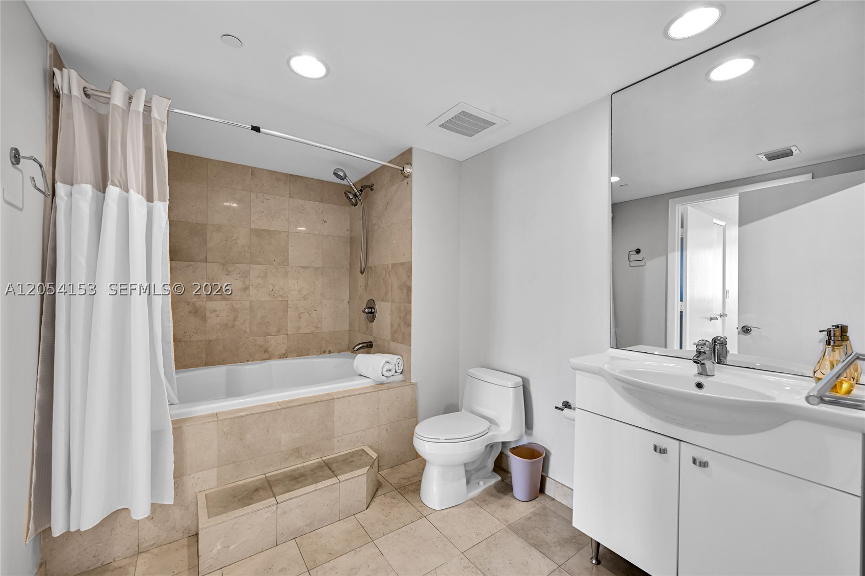 BEACH CLUB CONDO - Residential Lease