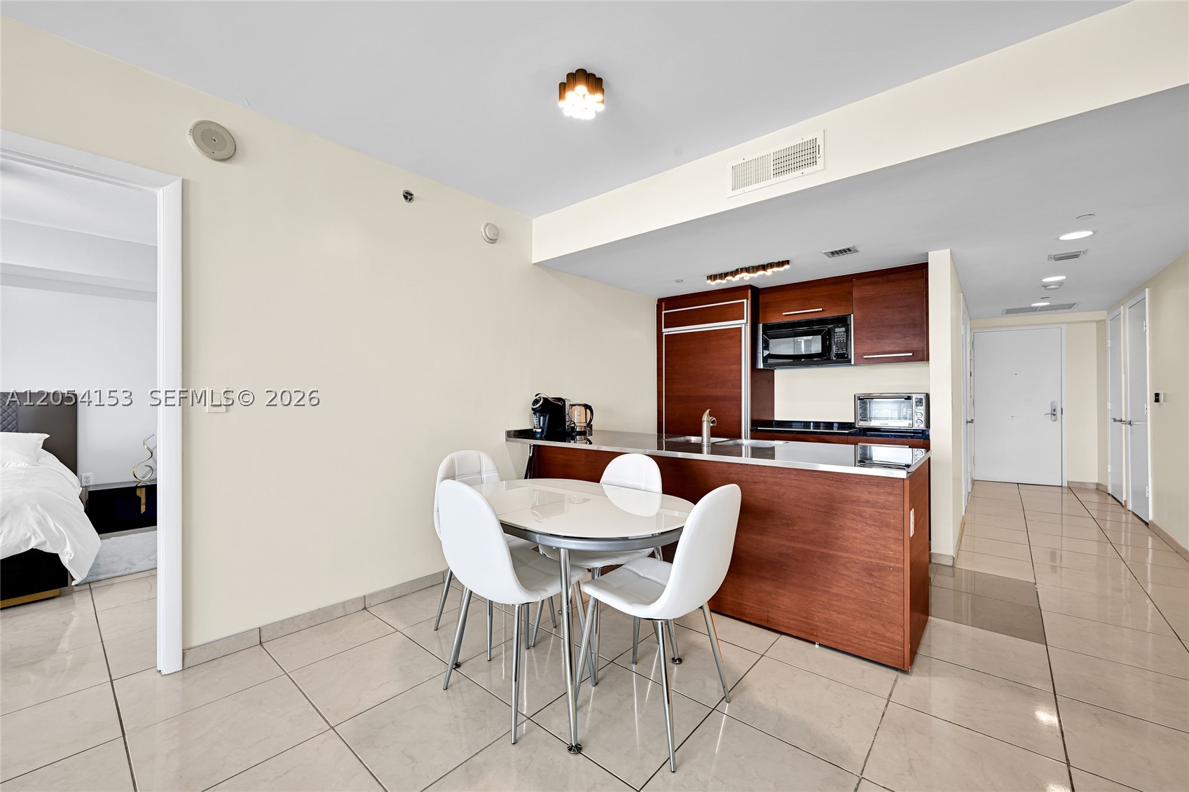 BEACH CLUB CONDO - Residential Lease