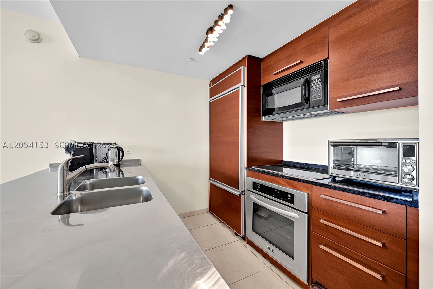 BEACH CLUB CONDO - Residential Lease