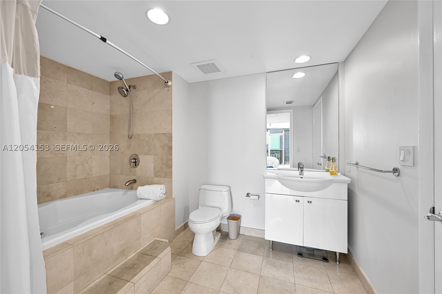 BEACH CLUB CONDO - Residential Lease