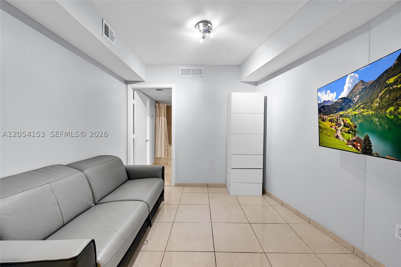 BEACH CLUB CONDO - Residential Lease