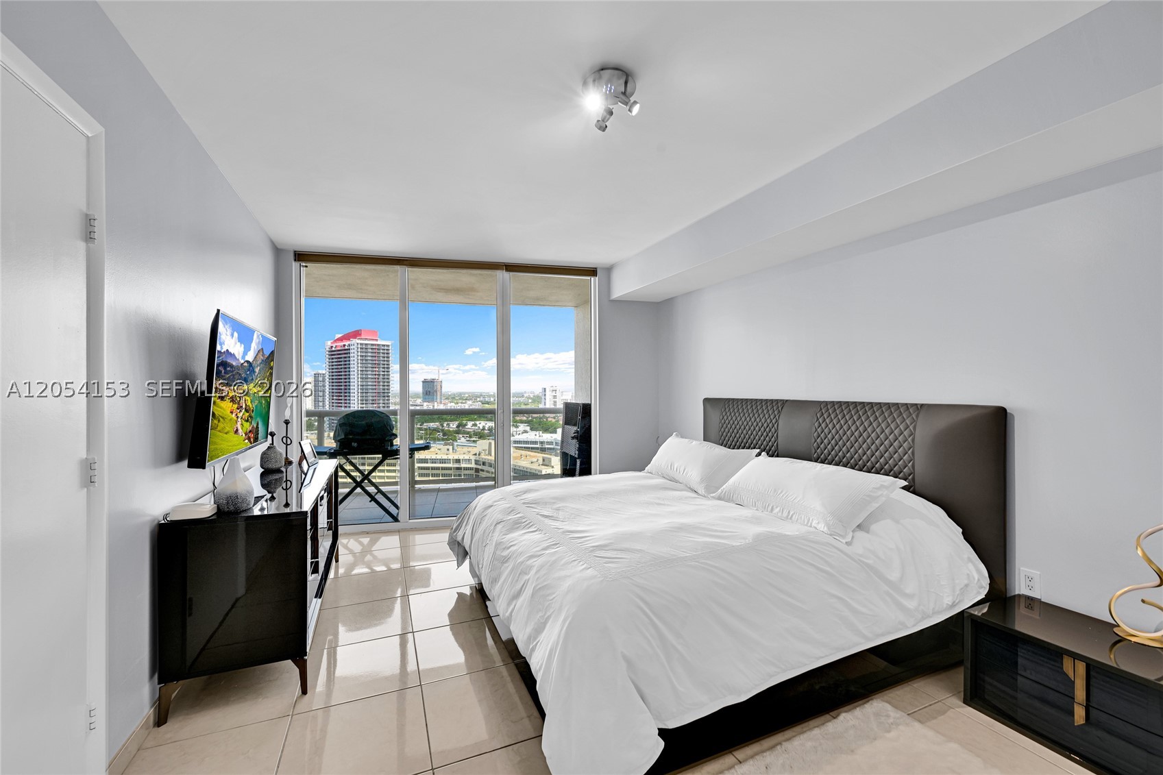 BEACH CLUB CONDO - Residential Lease