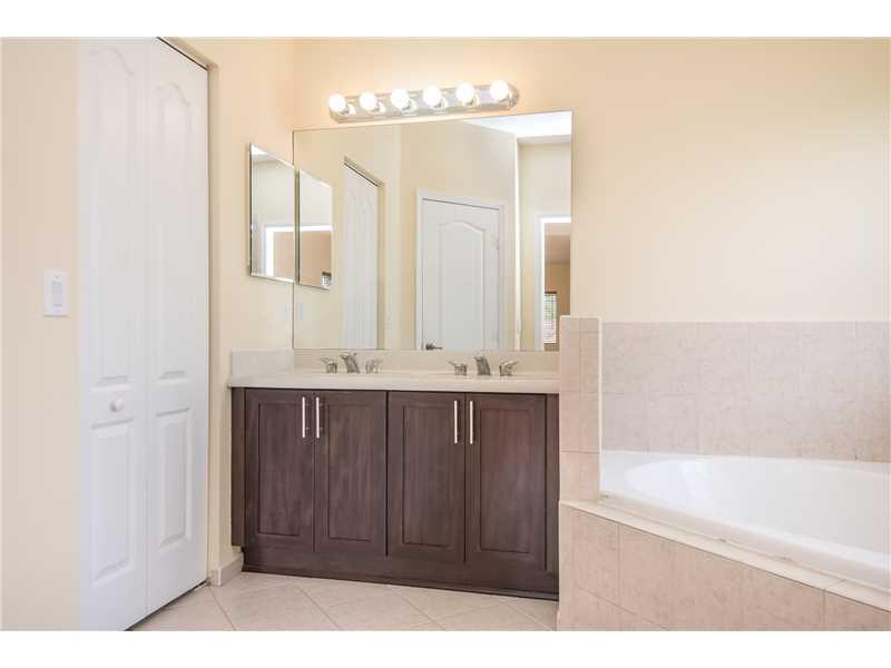 LAROC ESTATES - Residential Lease